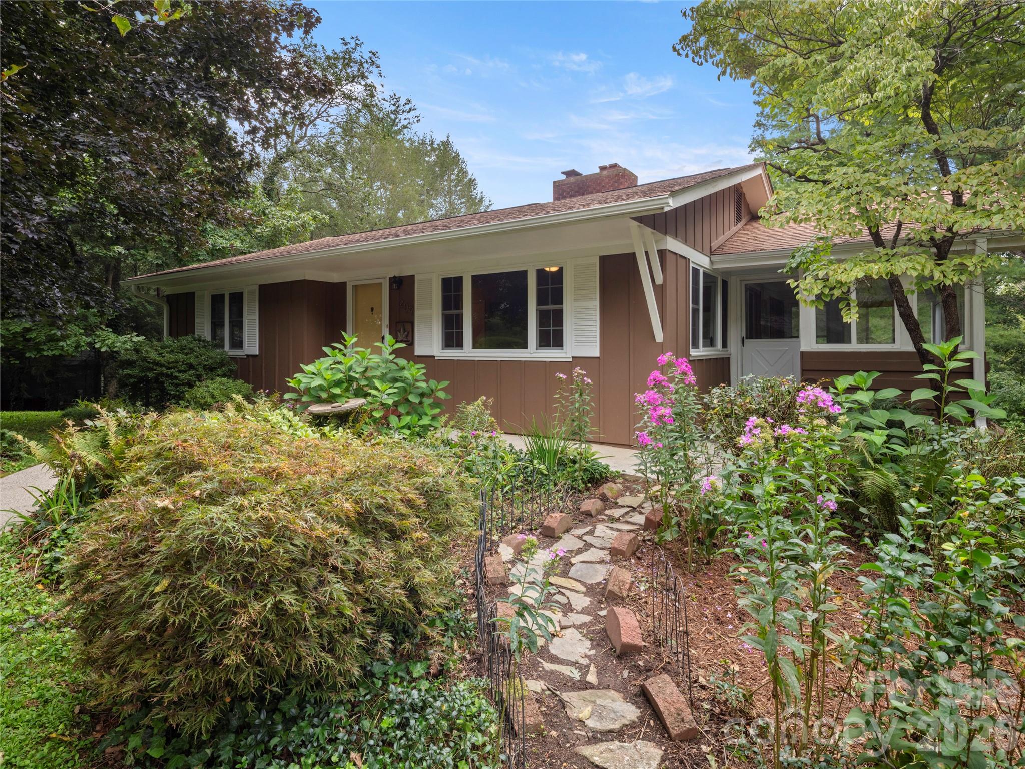 209 White Pine Drive Property Photo 4
