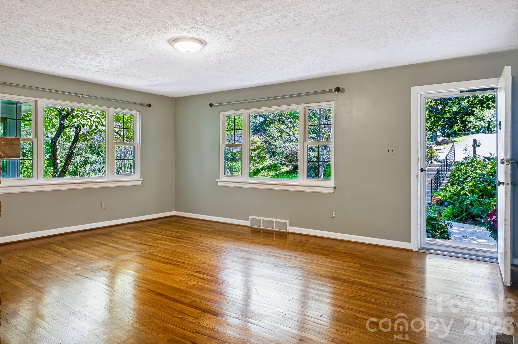 209 White Pine Drive Property Photo 18