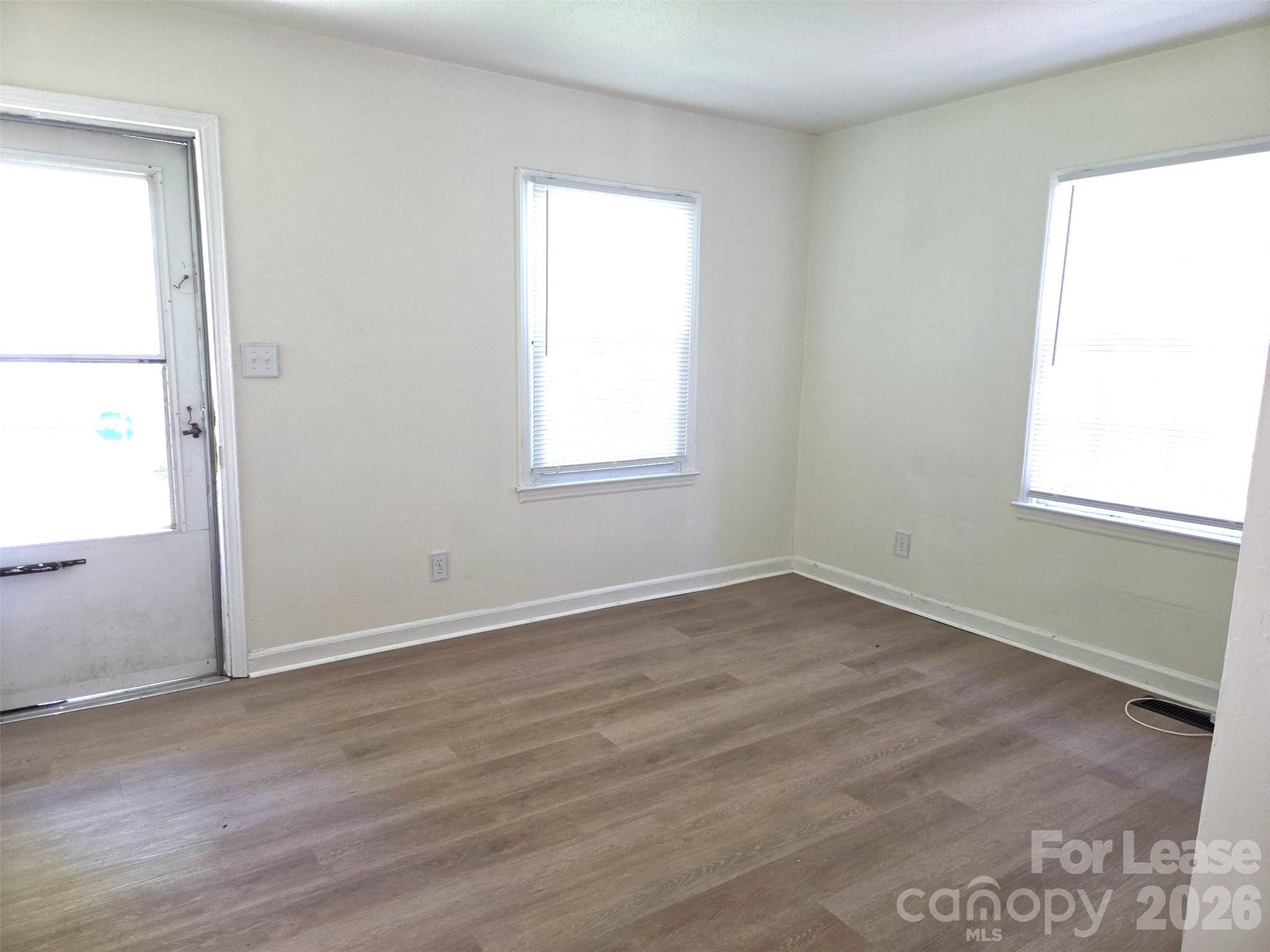 2831 Willow Street 2 Property Photo 6