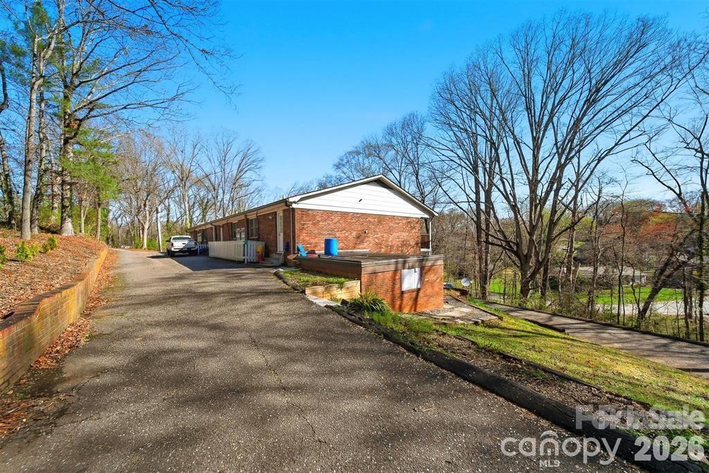 1075 7th Avenue Property Photo 11
