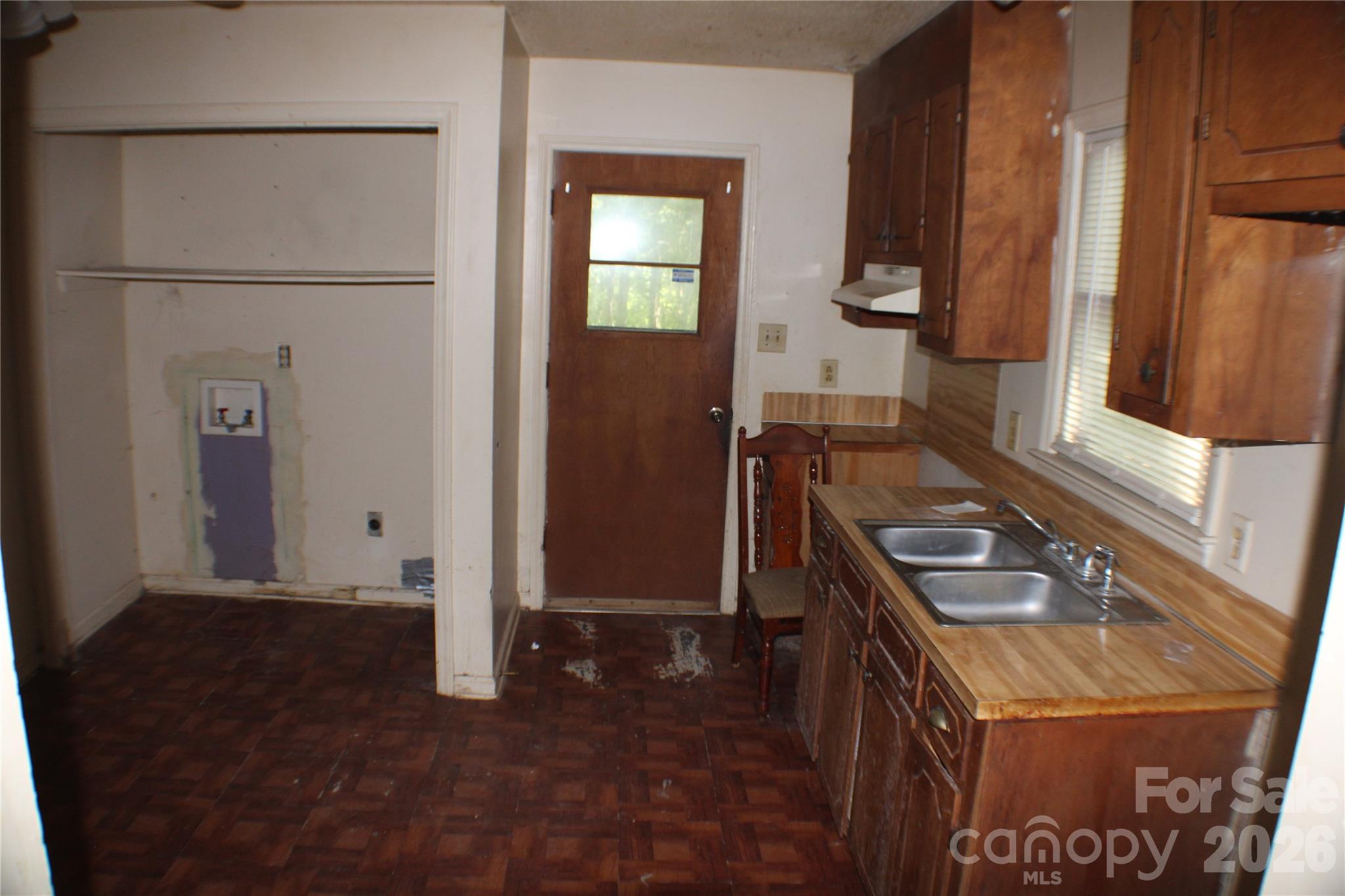 6782 Glover Lane Property Photo 5