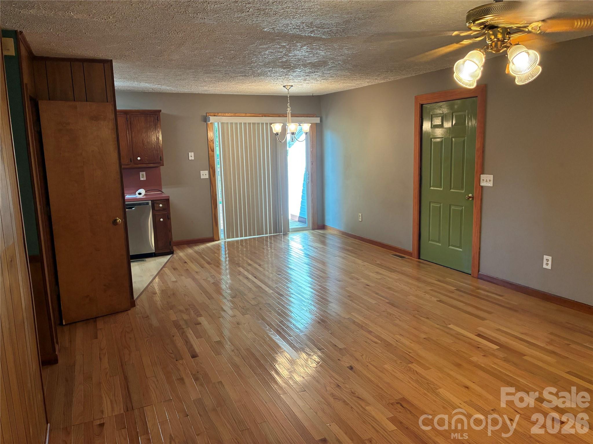 1008 Hopedale Drive Property Photo 10