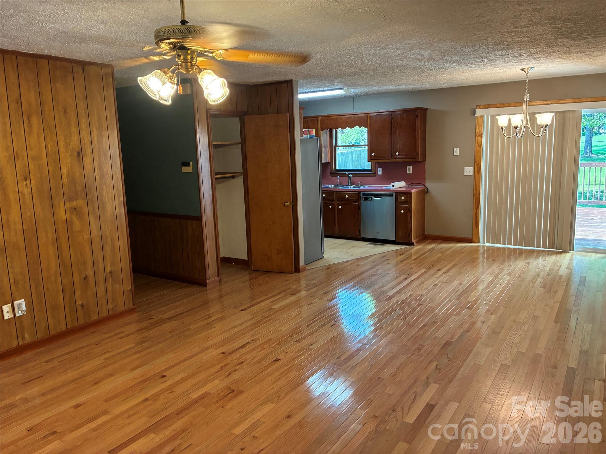 1008 Hopedale Drive Property Photo 11