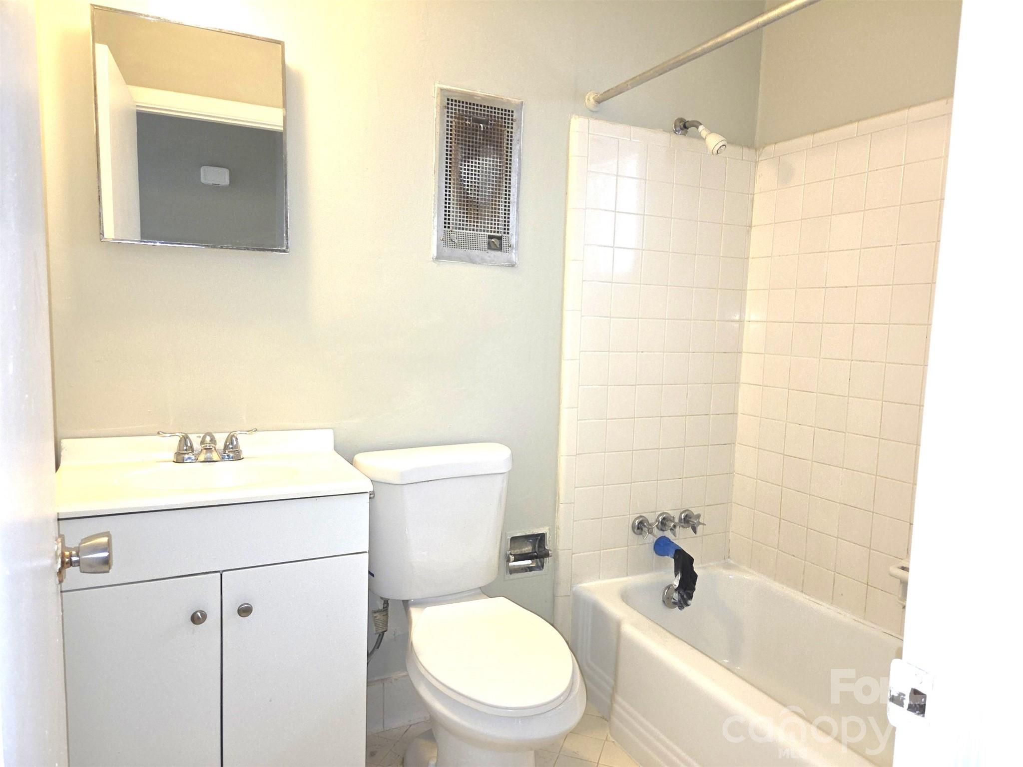3940 Arbor Lane Property Photo 6
