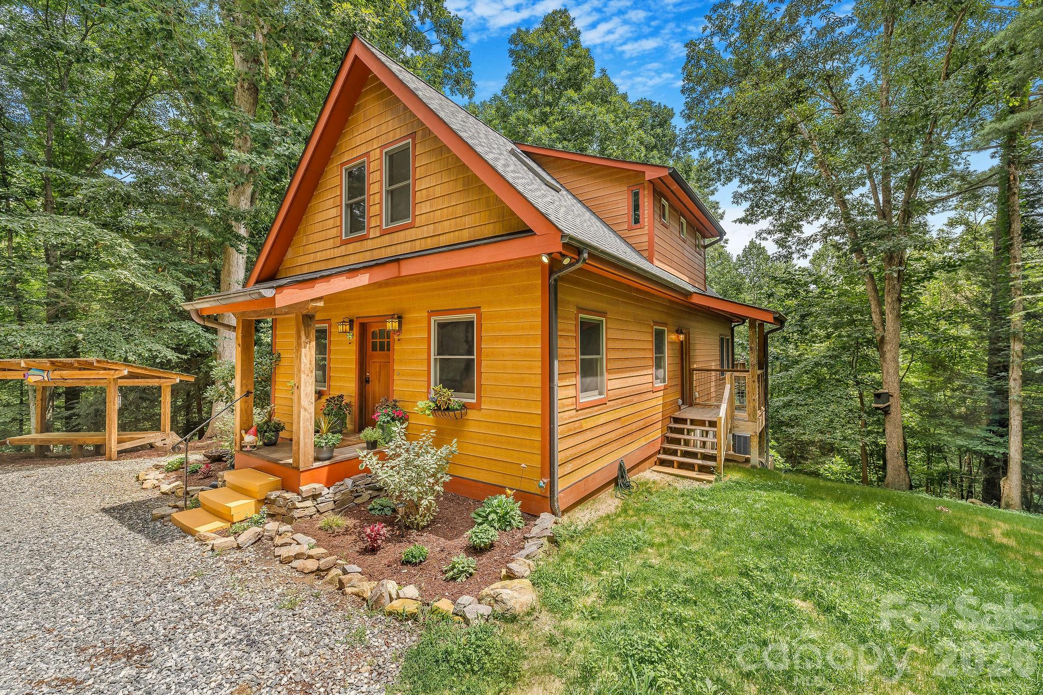 553 River Bend Drive Property Photo 1