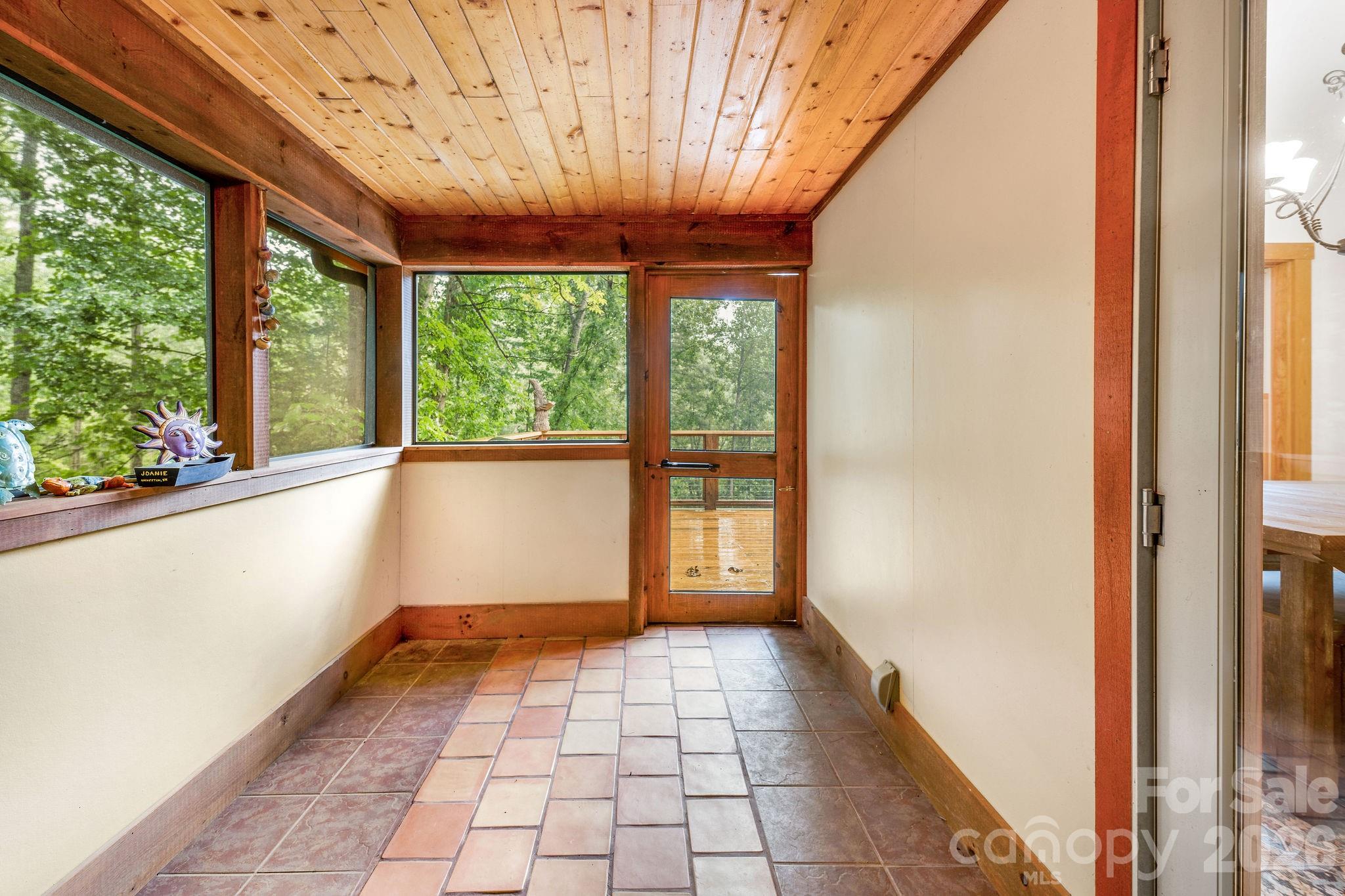 553 River Bend Drive Property Photo 21