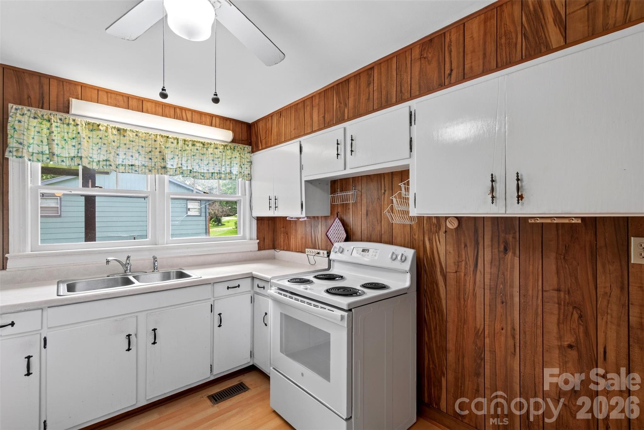 2 White Oak Road Property Photo 15