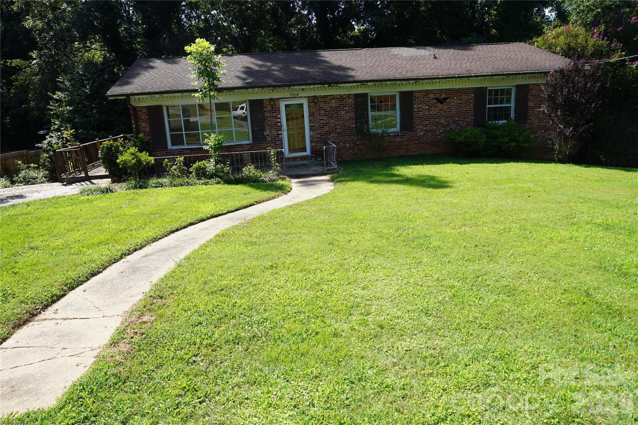 5214 Northview Drive Property Photo 3
