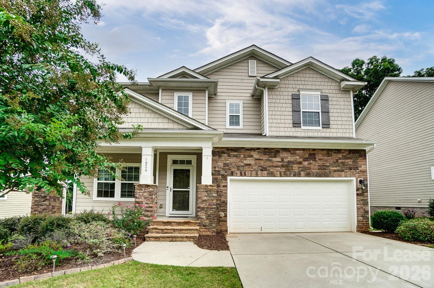 1934 Madeira Circle Property Photo 1