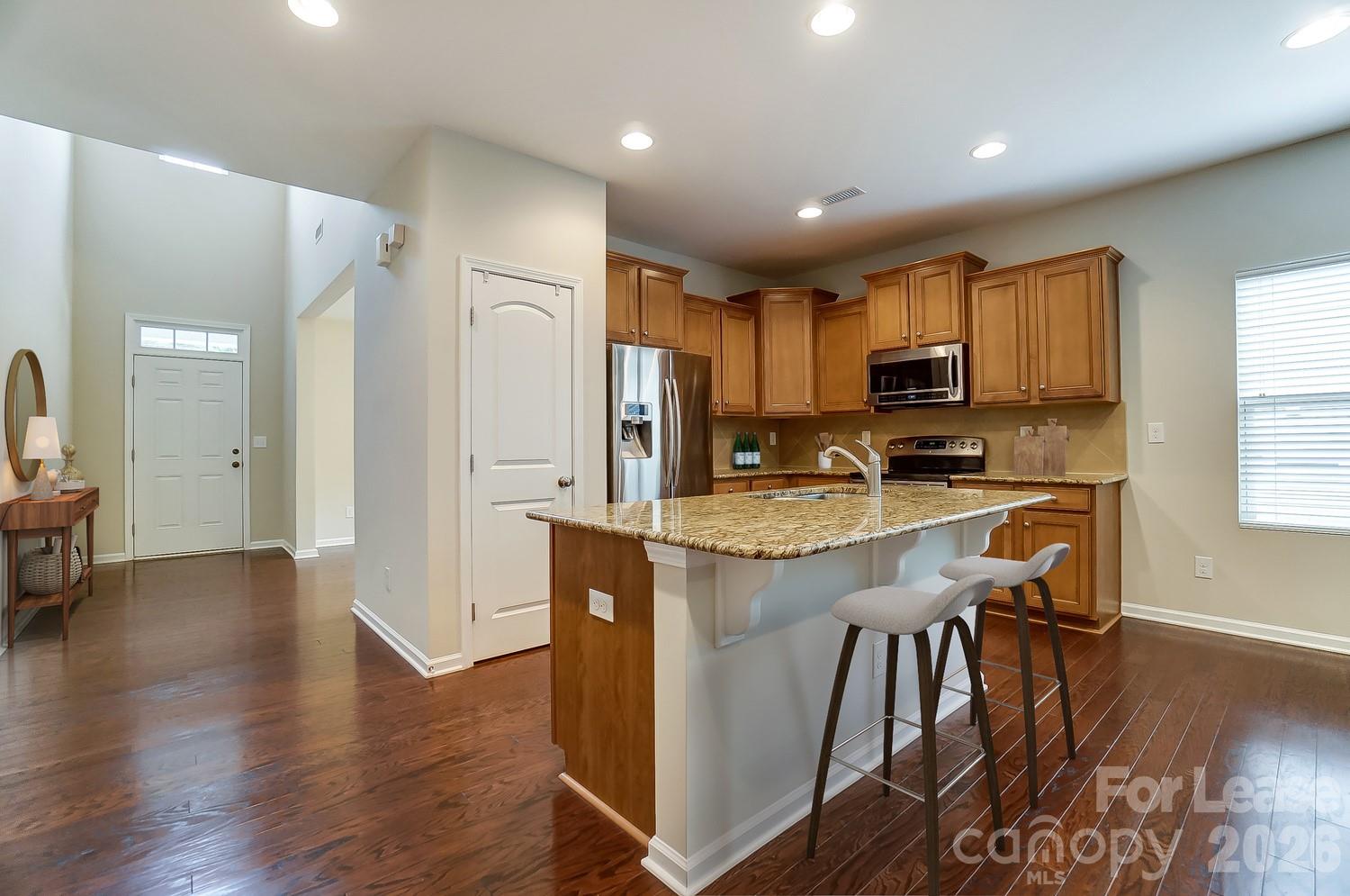 1934 Madeira Circle Property Photo 3