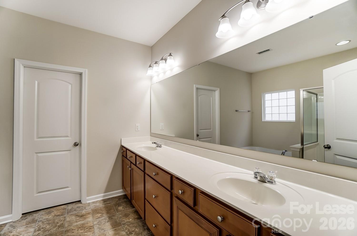 1934 Madeira Circle Property Photo 17