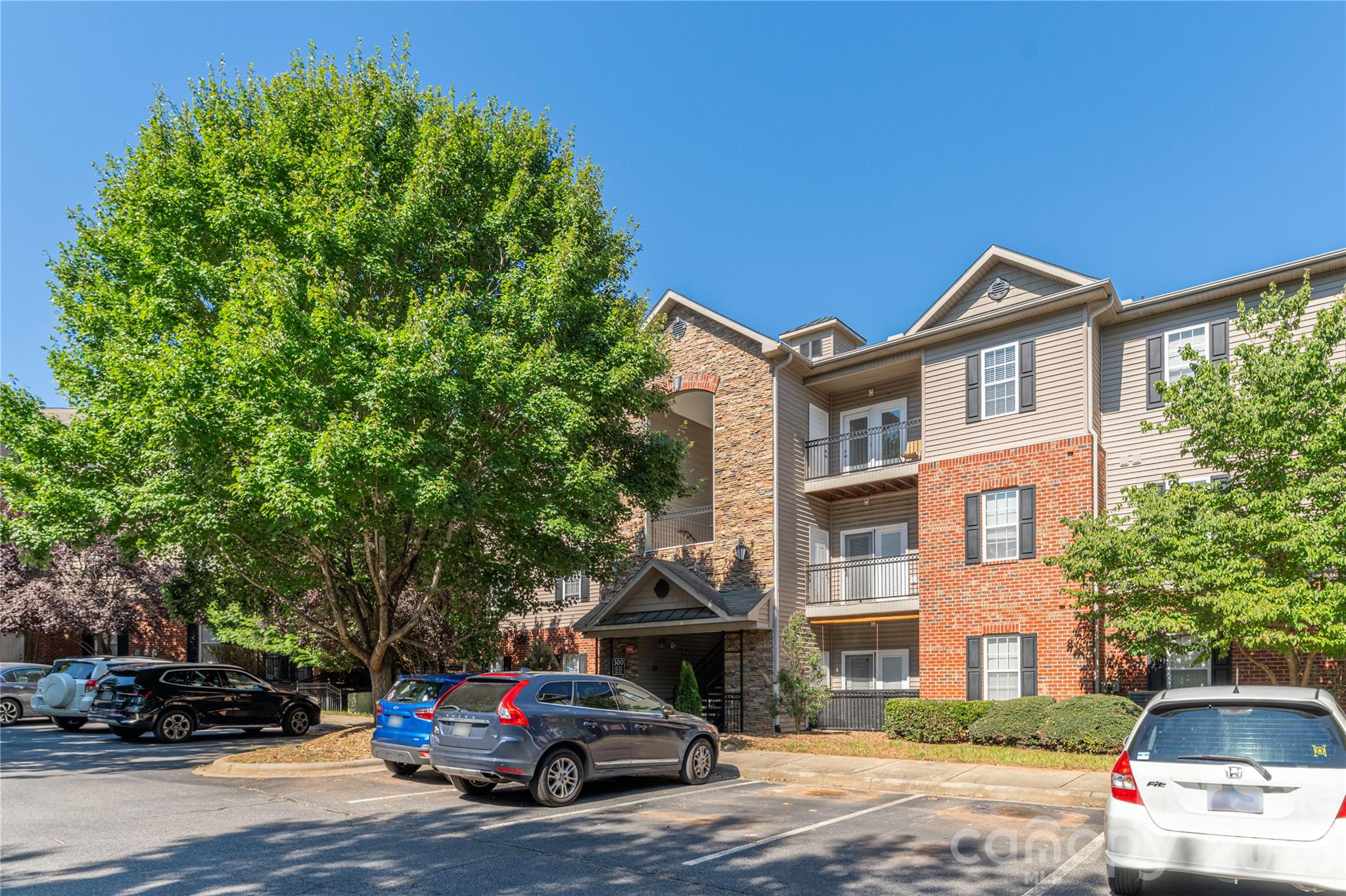 331 Appeldoorn Circle Property Photo 2