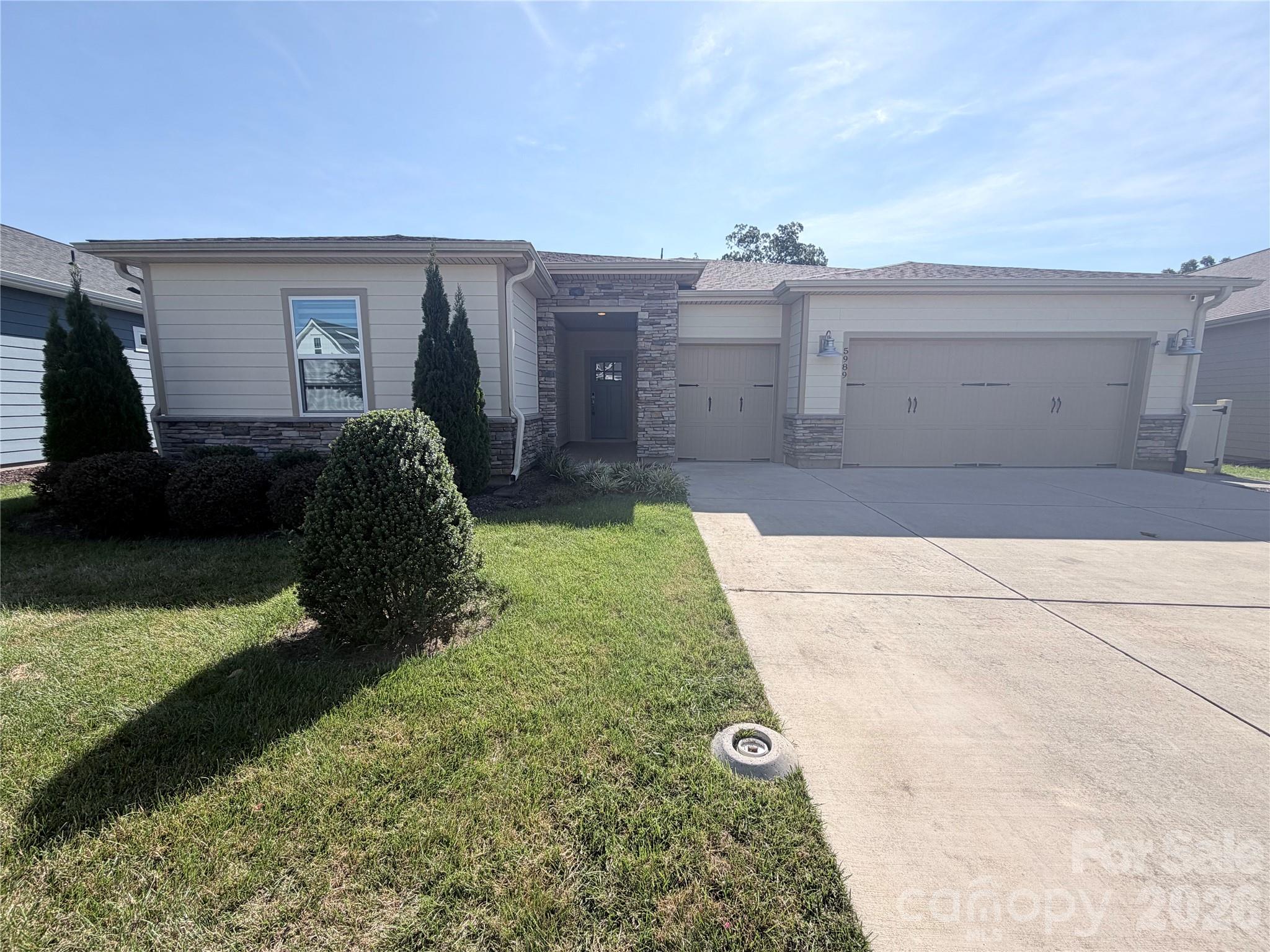 5989 Pier Drive Property Photo 1