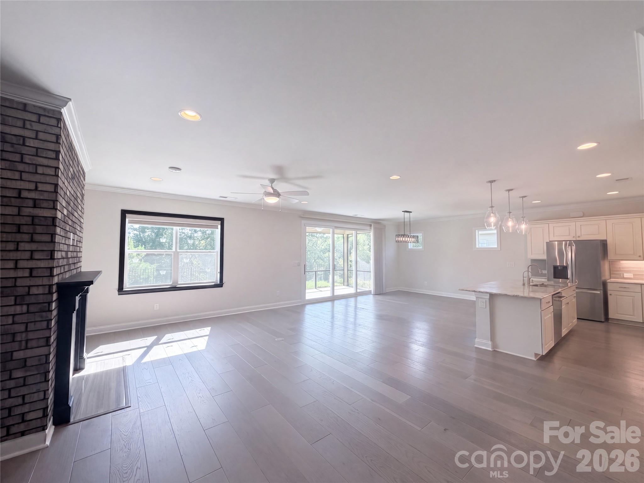 5989 Pier Drive Property Photo 4
