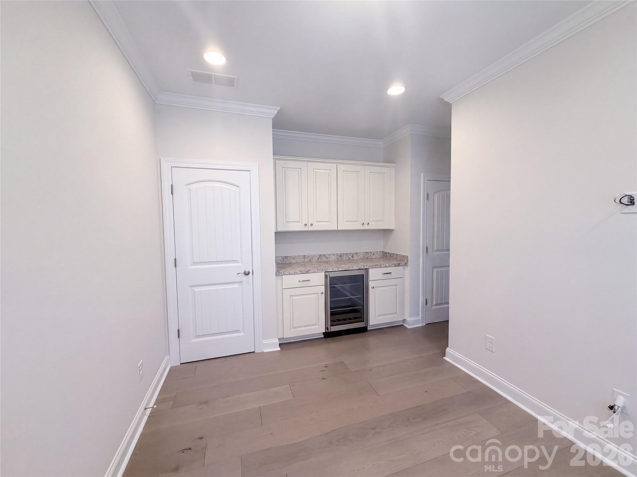 5989 Pier Drive Property Photo 8