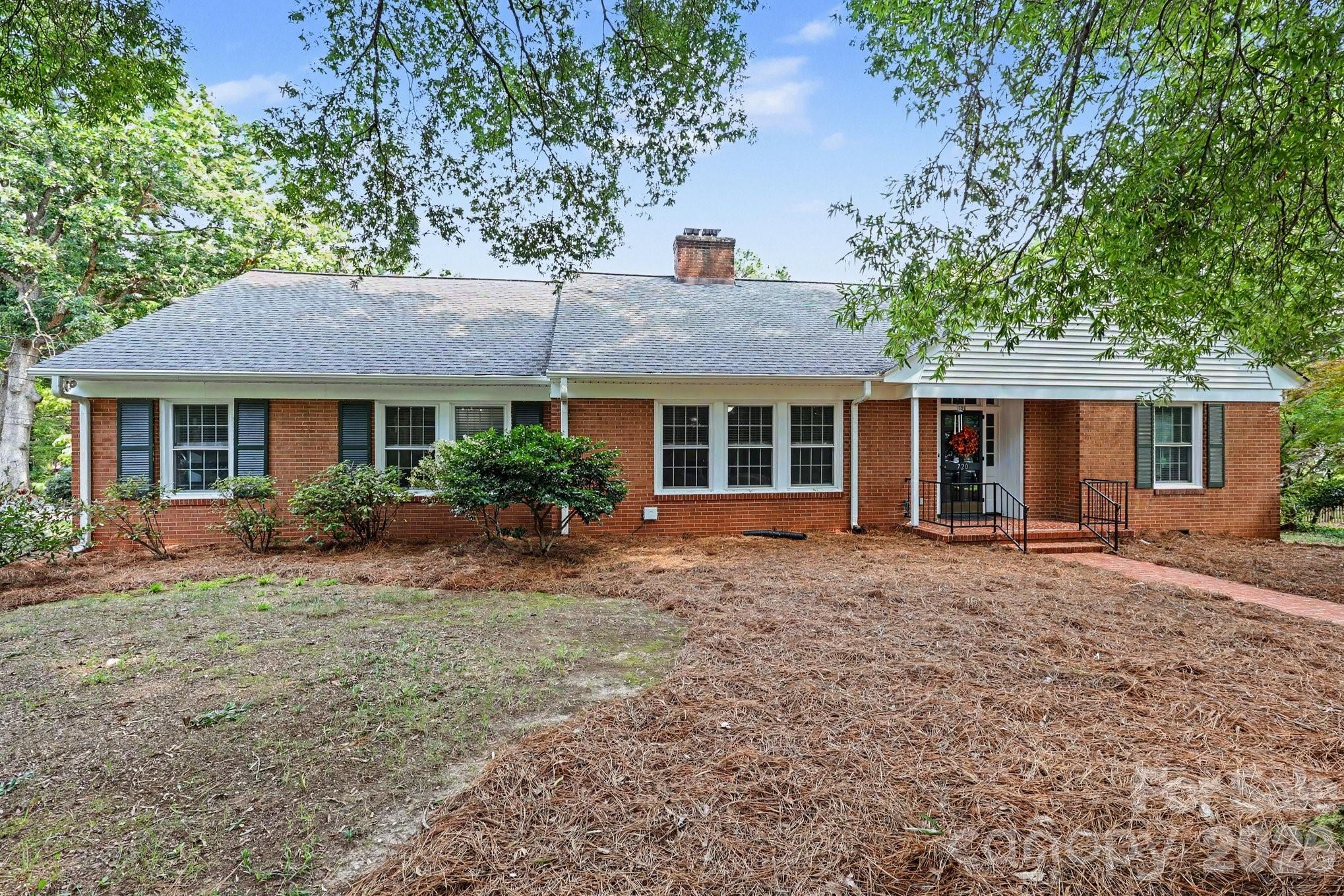 720 Oakmont Drive Property Photo 2