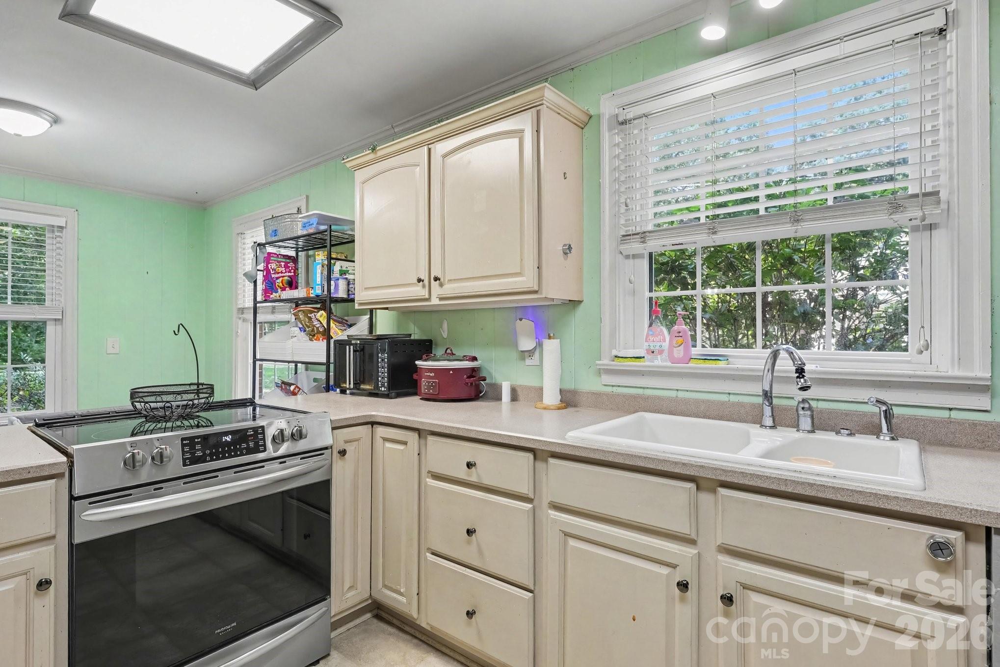 720 Oakmont Drive Property Photo 12
