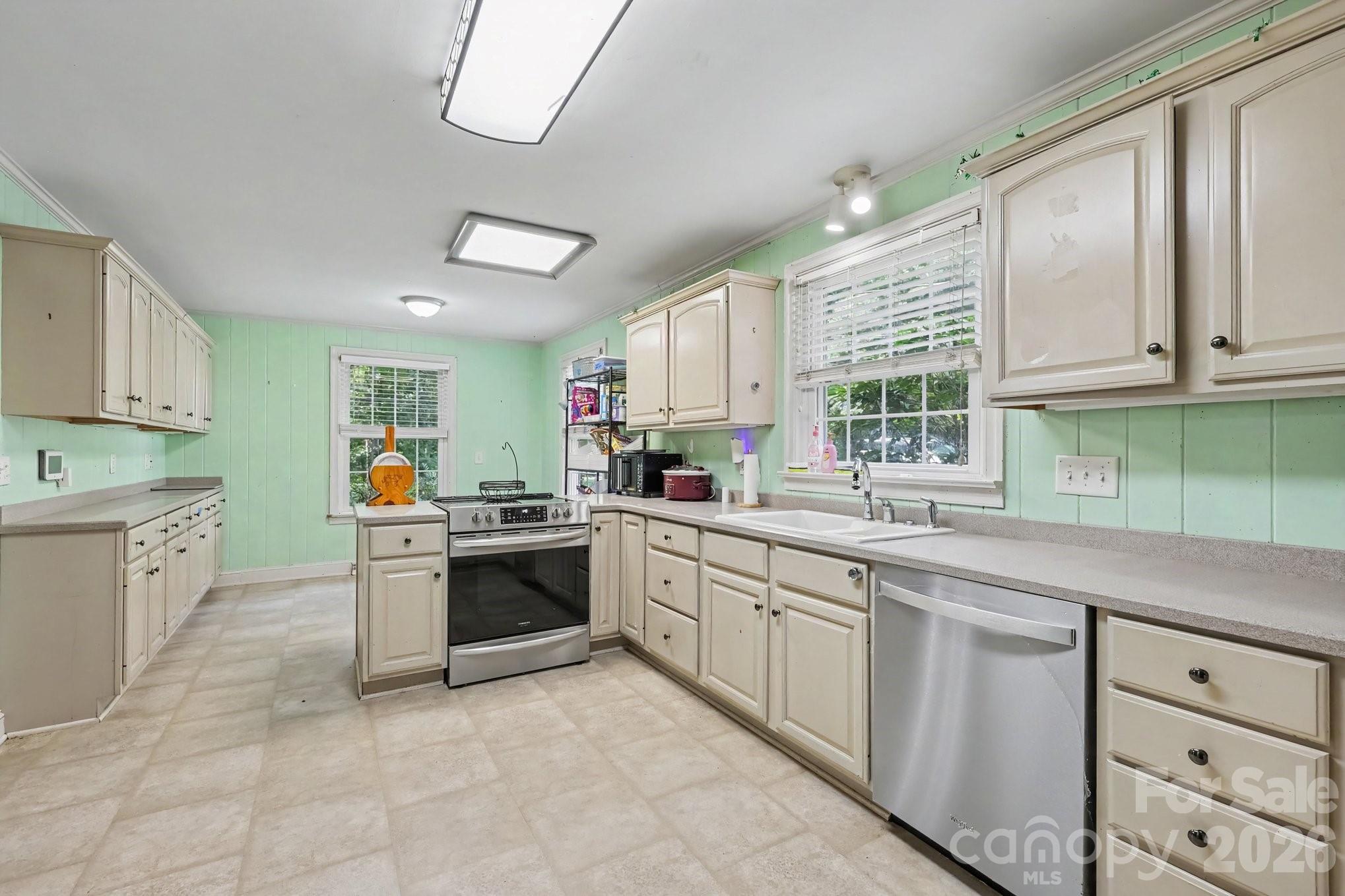 720 Oakmont Drive Property Photo 14