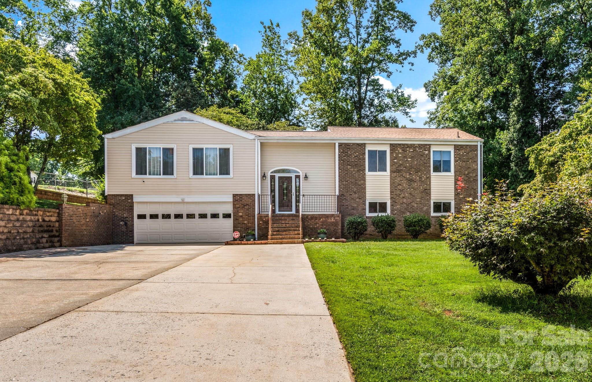 223 Vandyke Street Property Photo 1