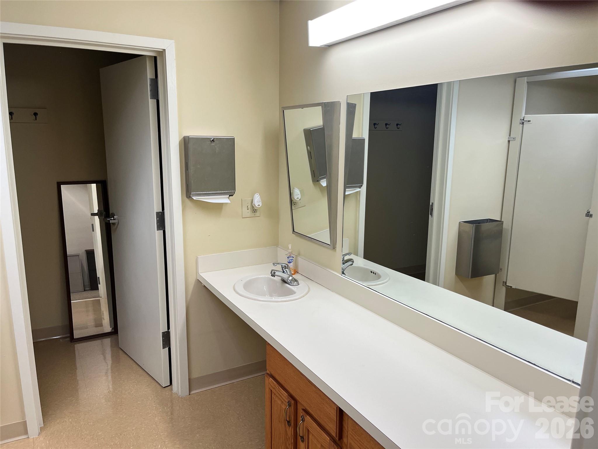 71b N Market Street Property Photo 13