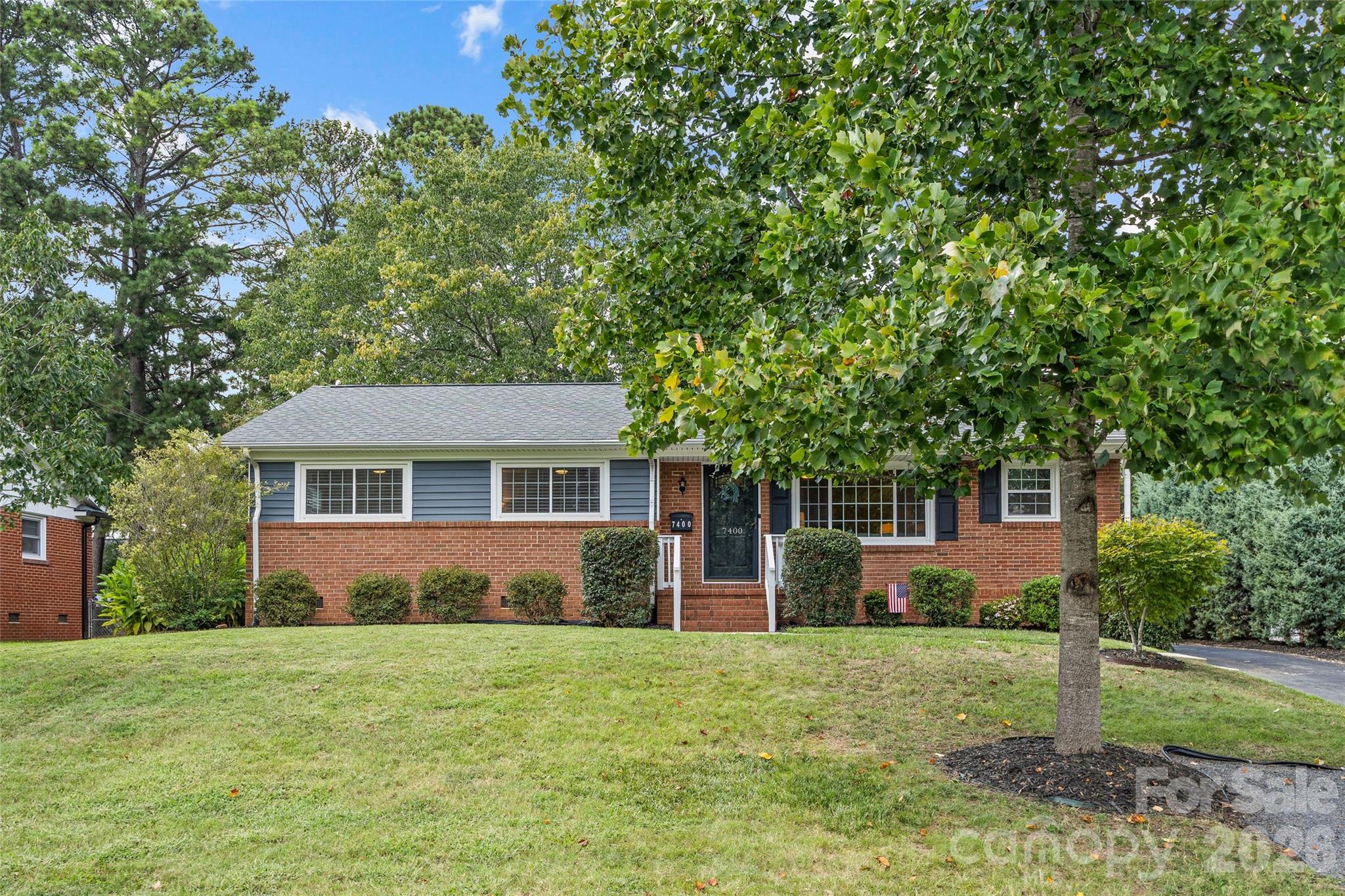 7400 Thorncliff Drive Property Photo 2