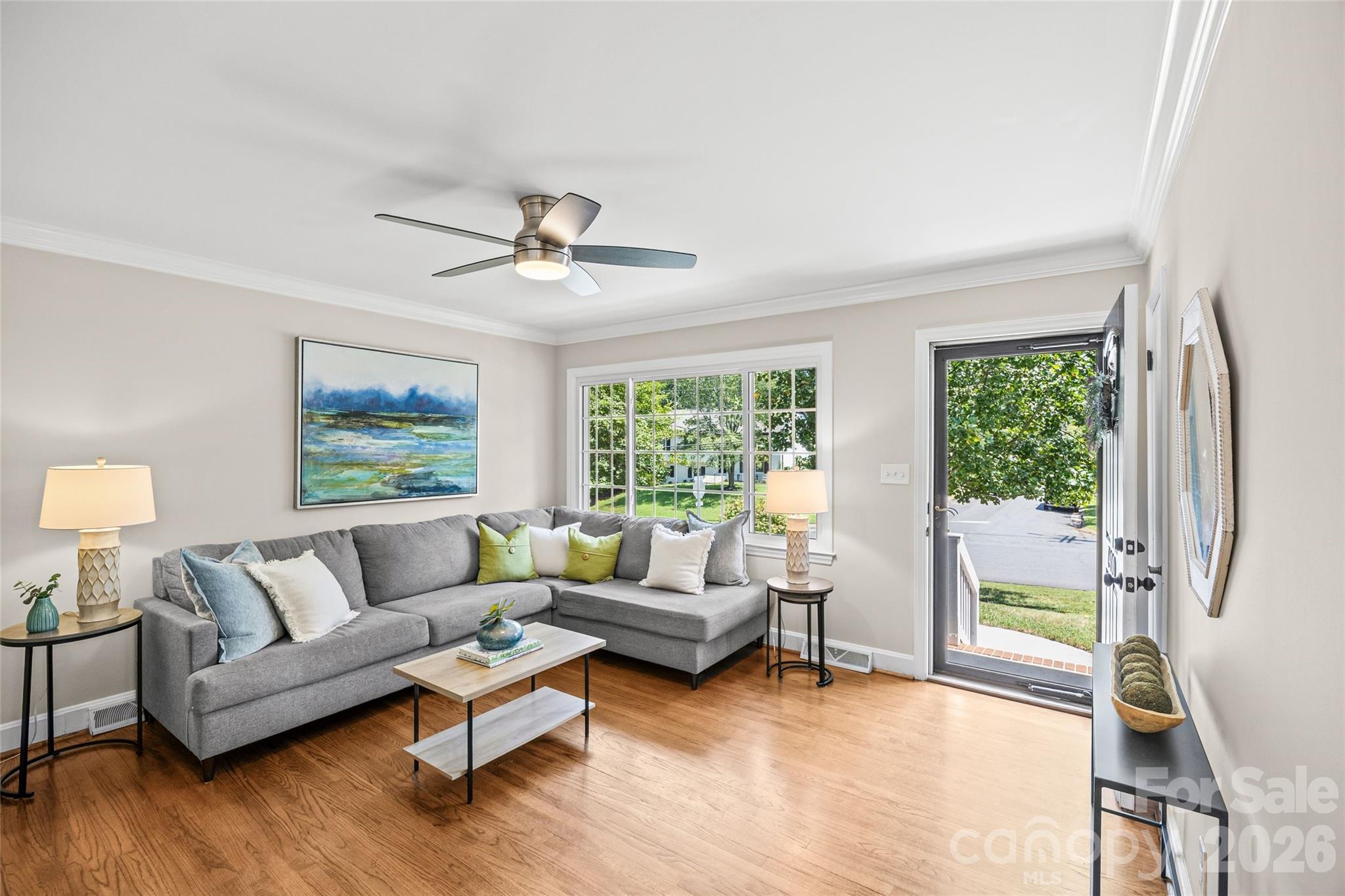 7400 Thorncliff Drive Property Photo 4