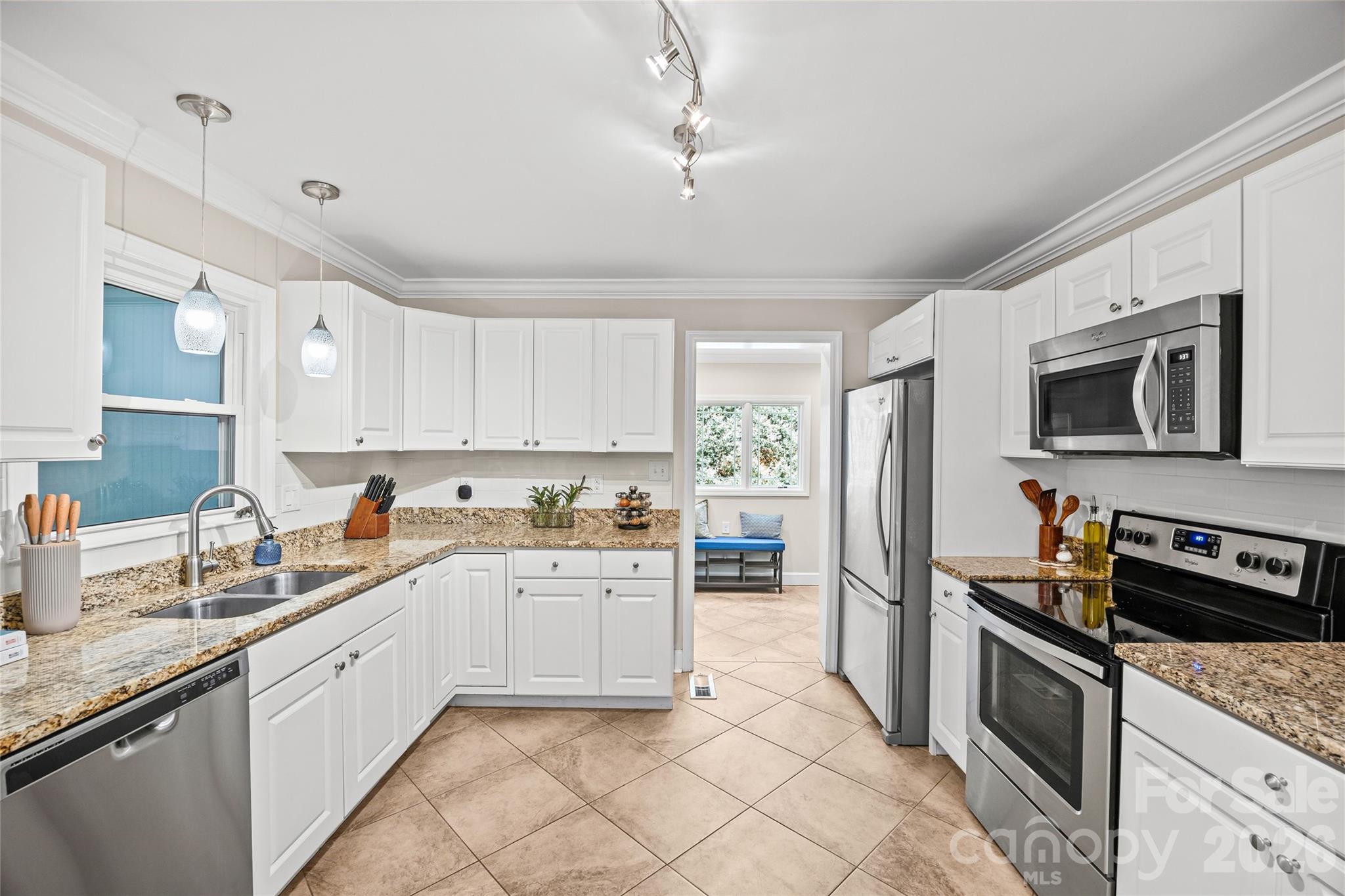 7400 Thorncliff Drive Property Photo 7