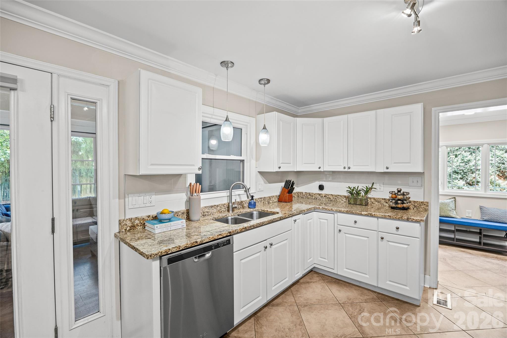 7400 Thorncliff Drive Property Photo 8