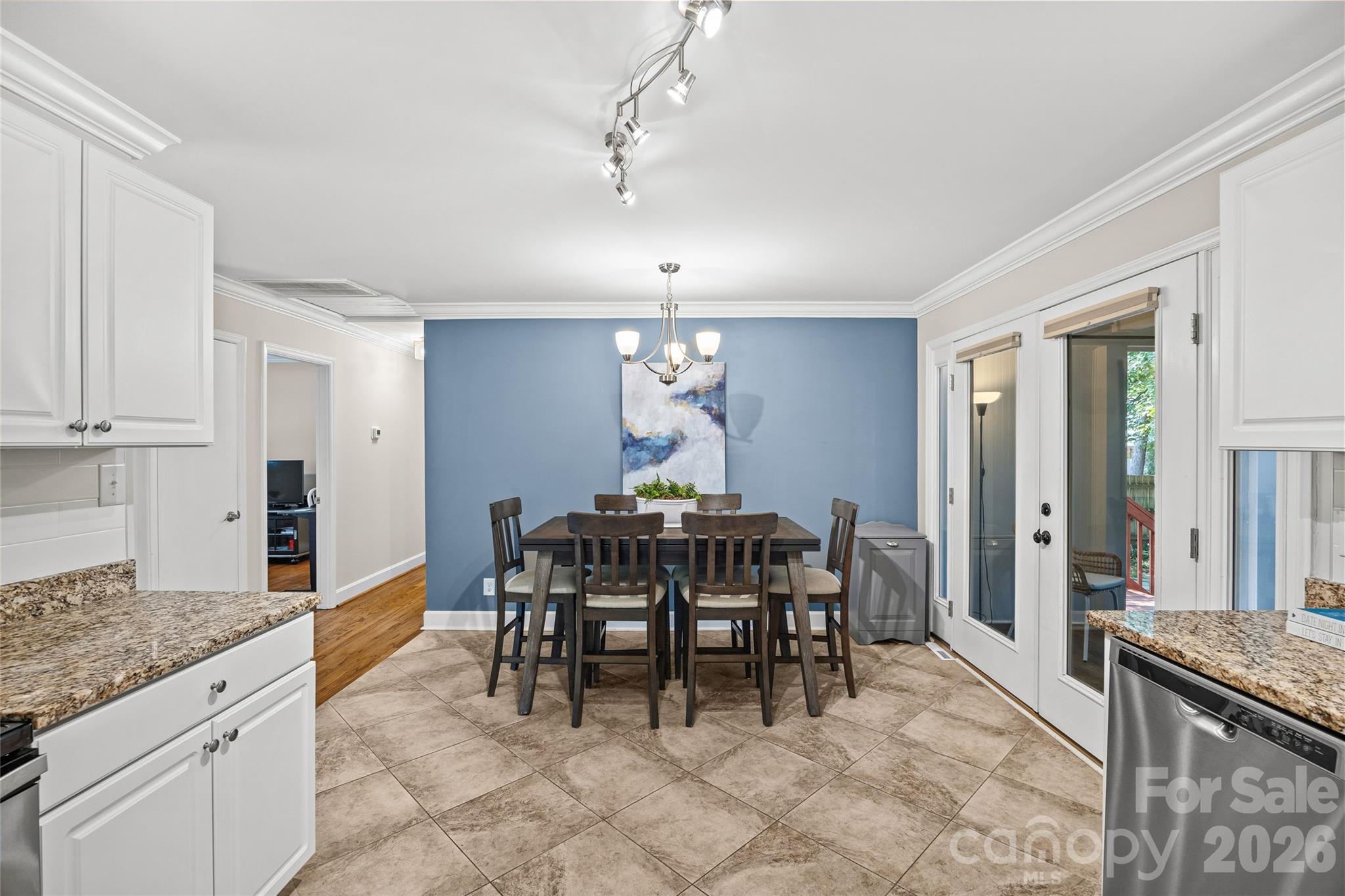 7400 Thorncliff Drive Property Photo 9