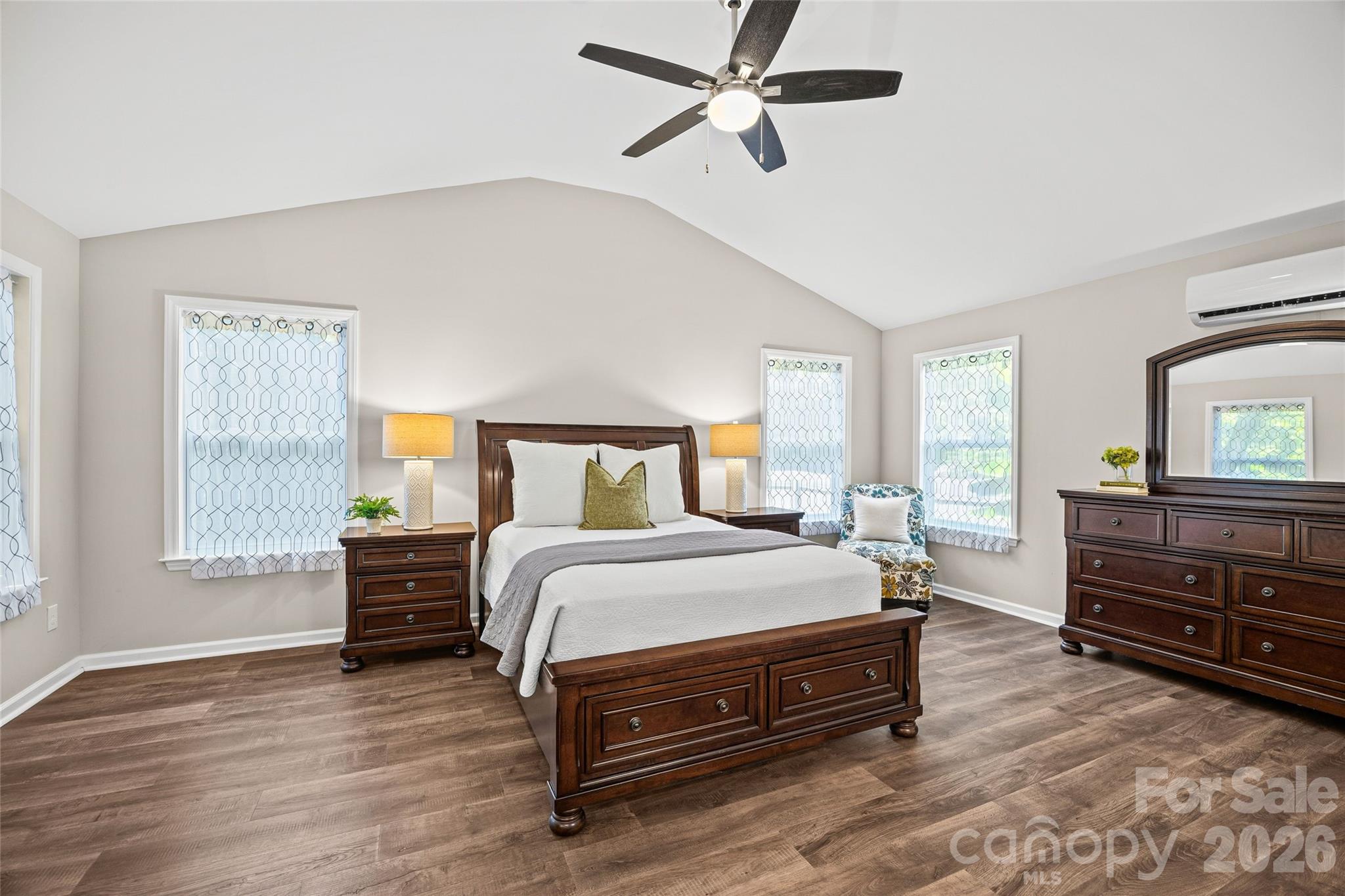 7400 Thorncliff Drive Property Photo 12