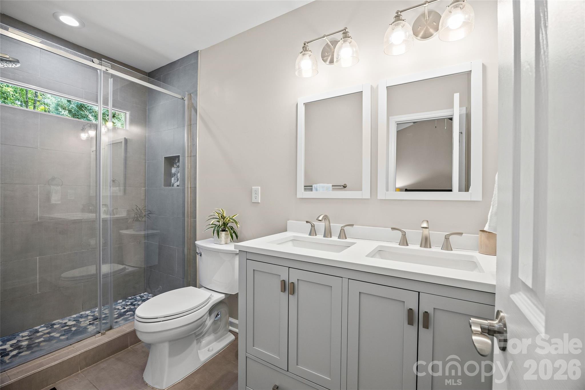 7400 Thorncliff Drive Property Photo 14