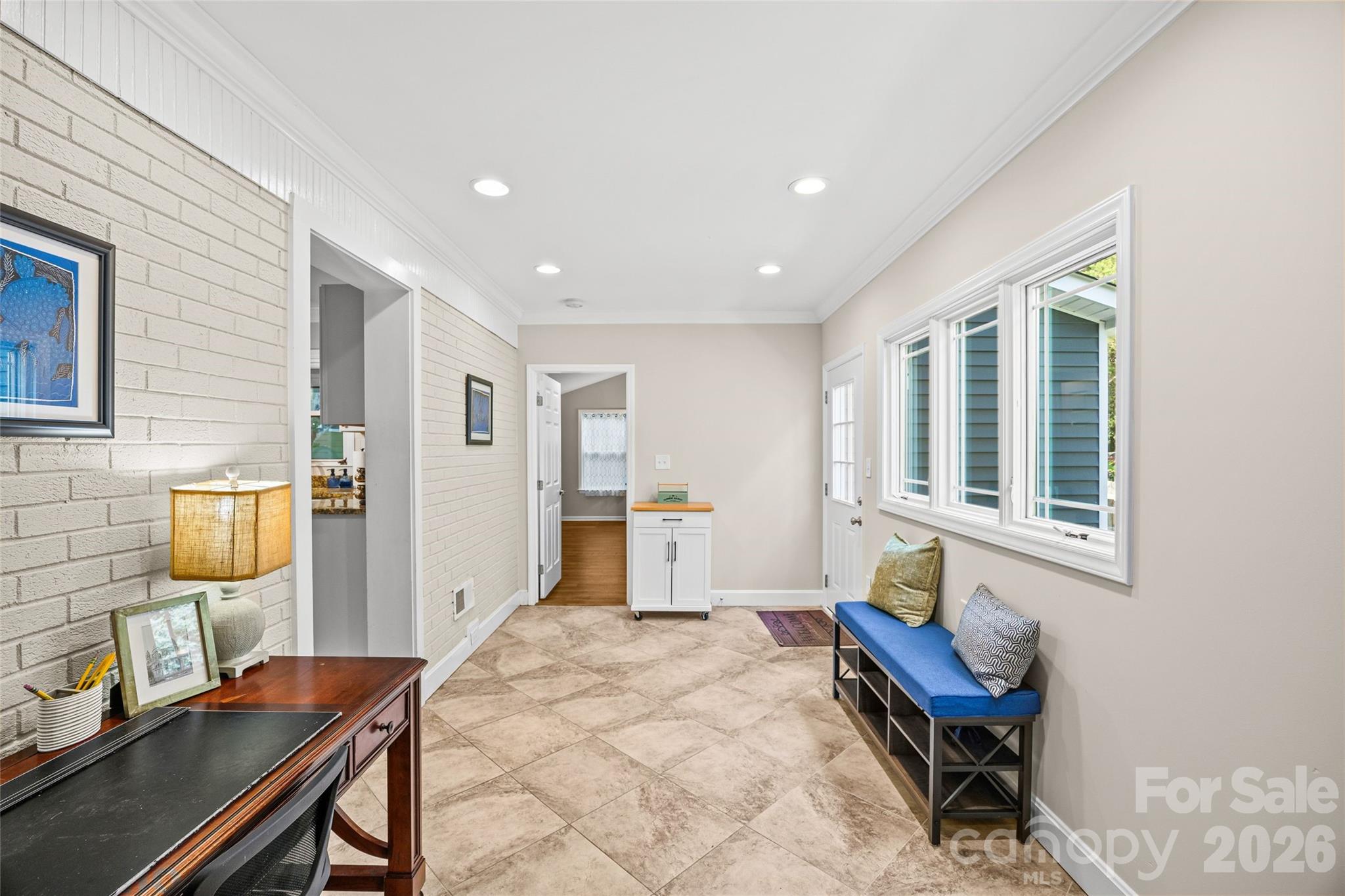 7400 Thorncliff Drive Property Photo 16