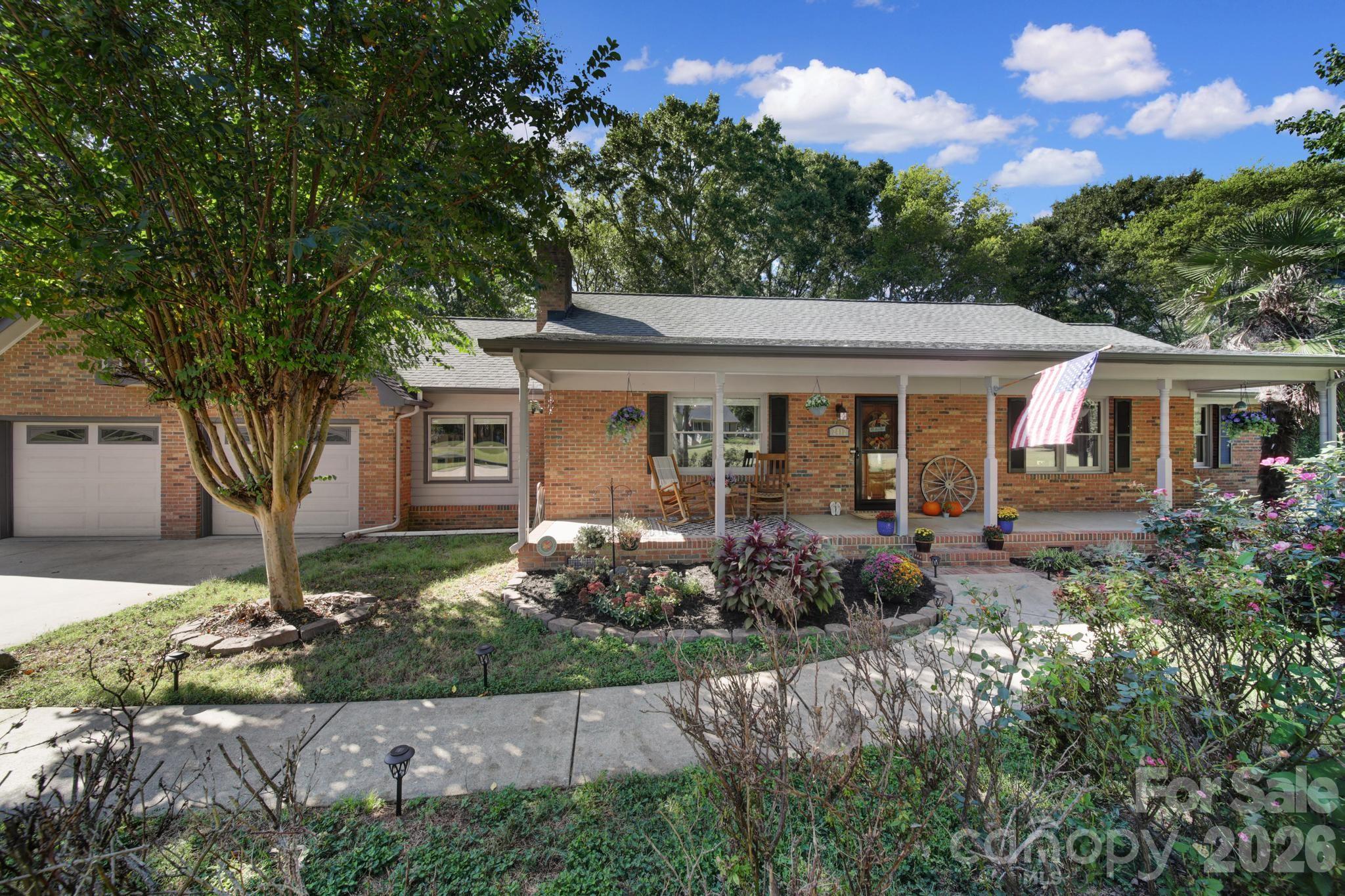 2412 Nancy Lane Property Photo 2