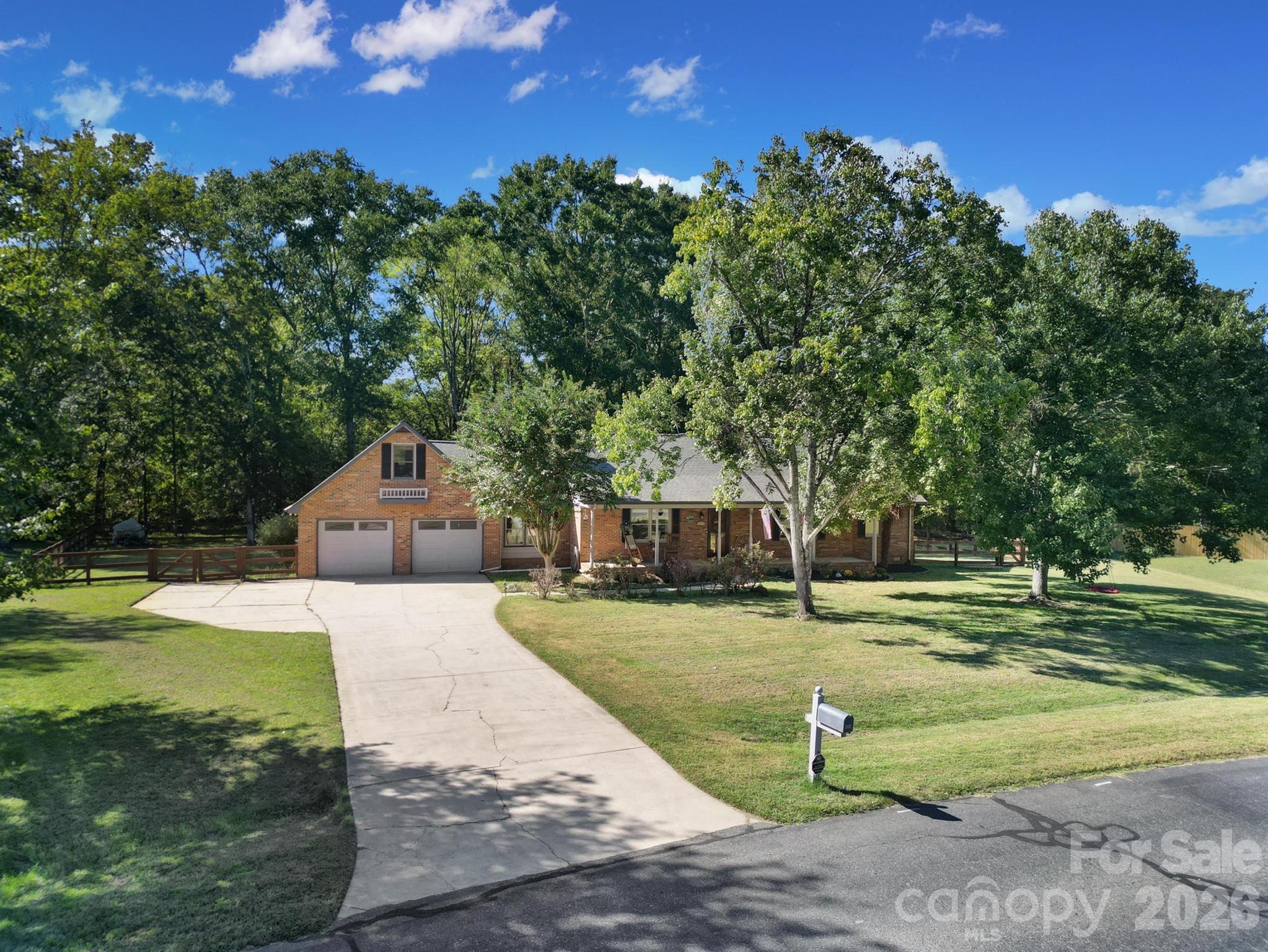 2412 Nancy Lane Property Photo 3