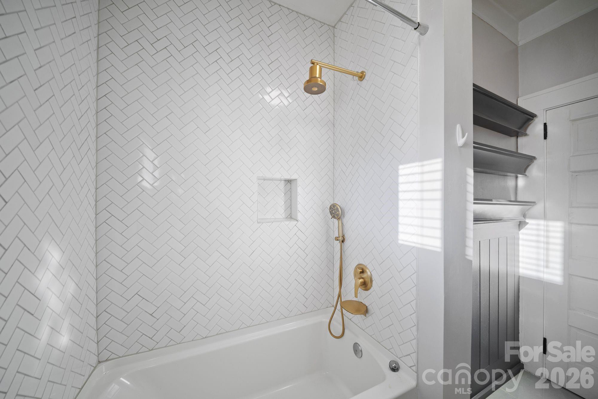 124 State Street Property Photo 12