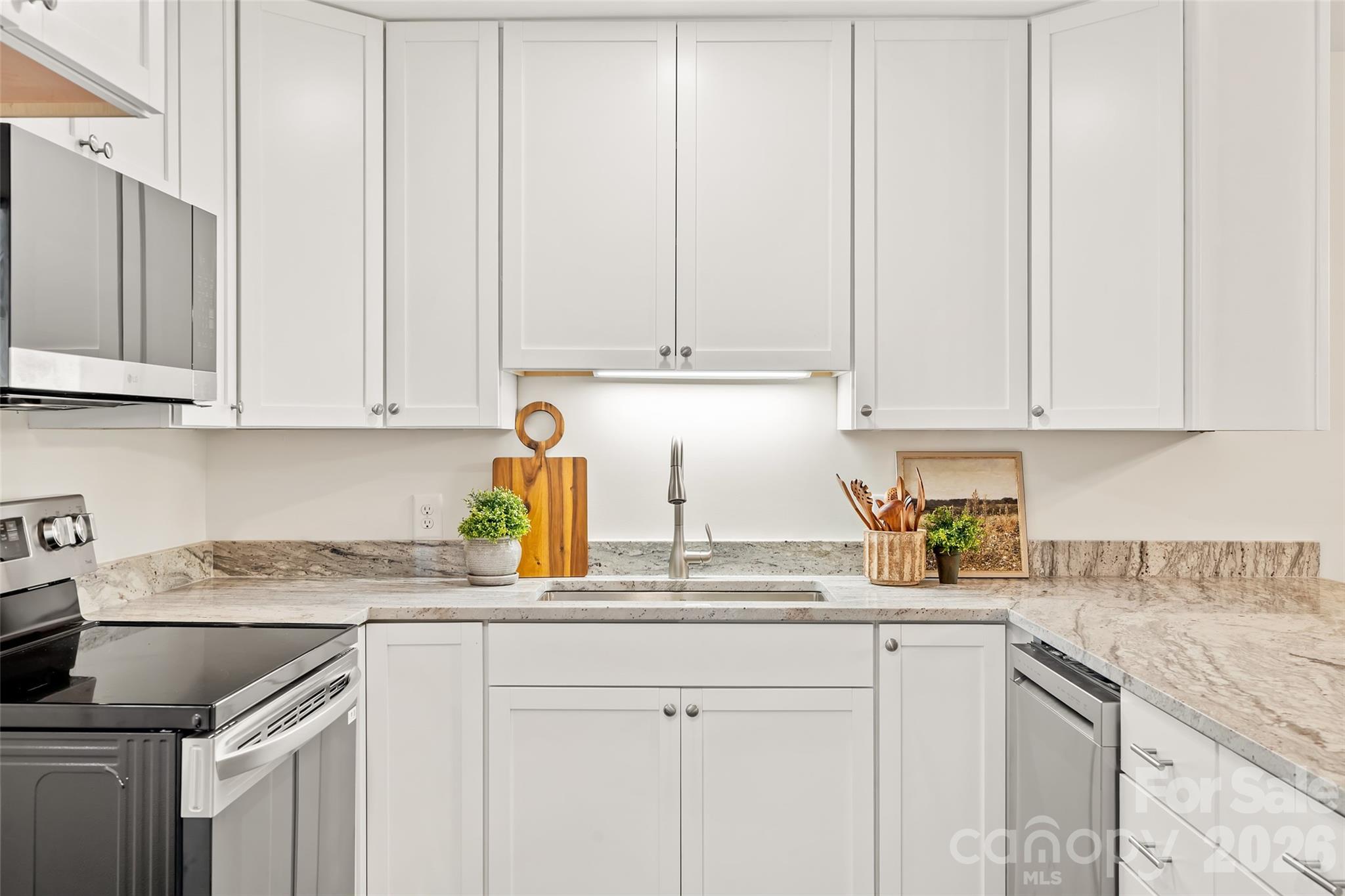 131 Colony Drive Property Photo 3