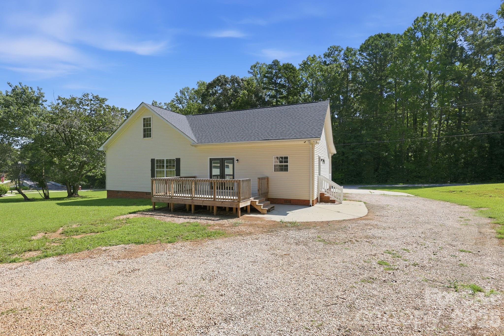 1395 Ebenezer Road Property Photo 3