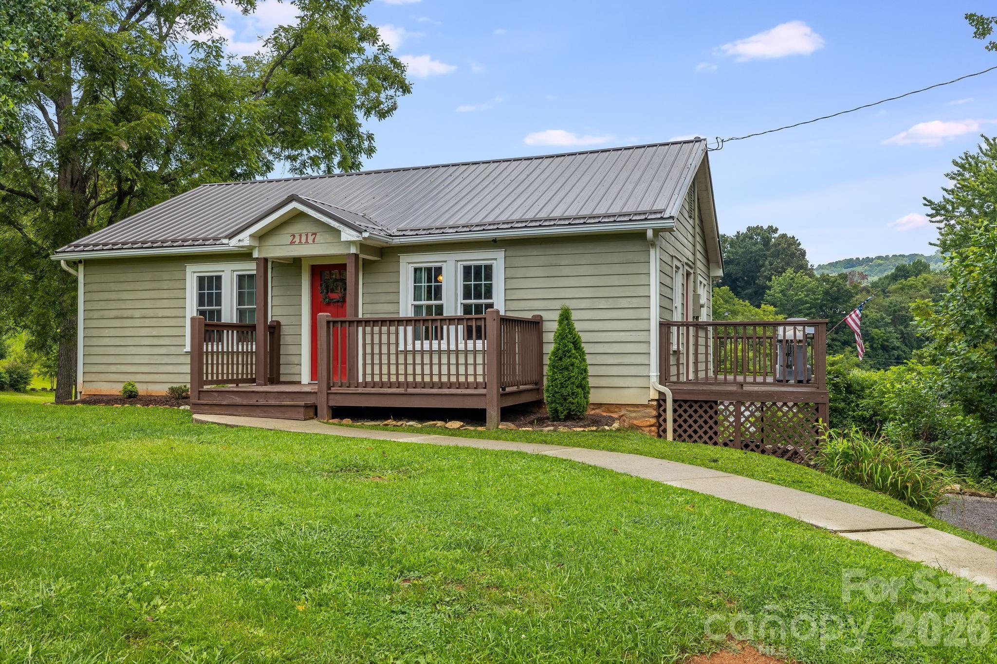 2117 Old Clyde Road Property Photo 1