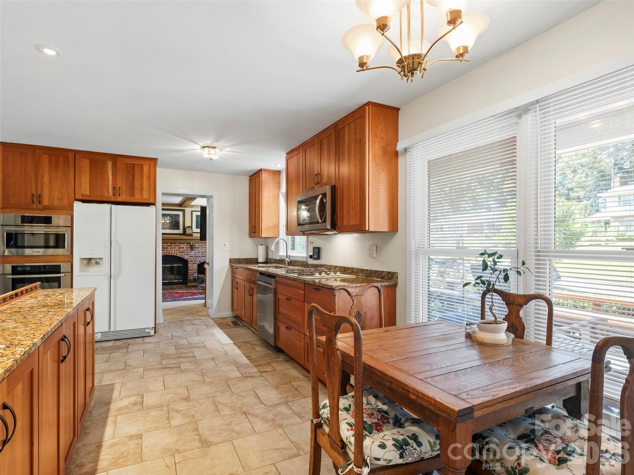 101 Castlerock Drive Property Photo 19