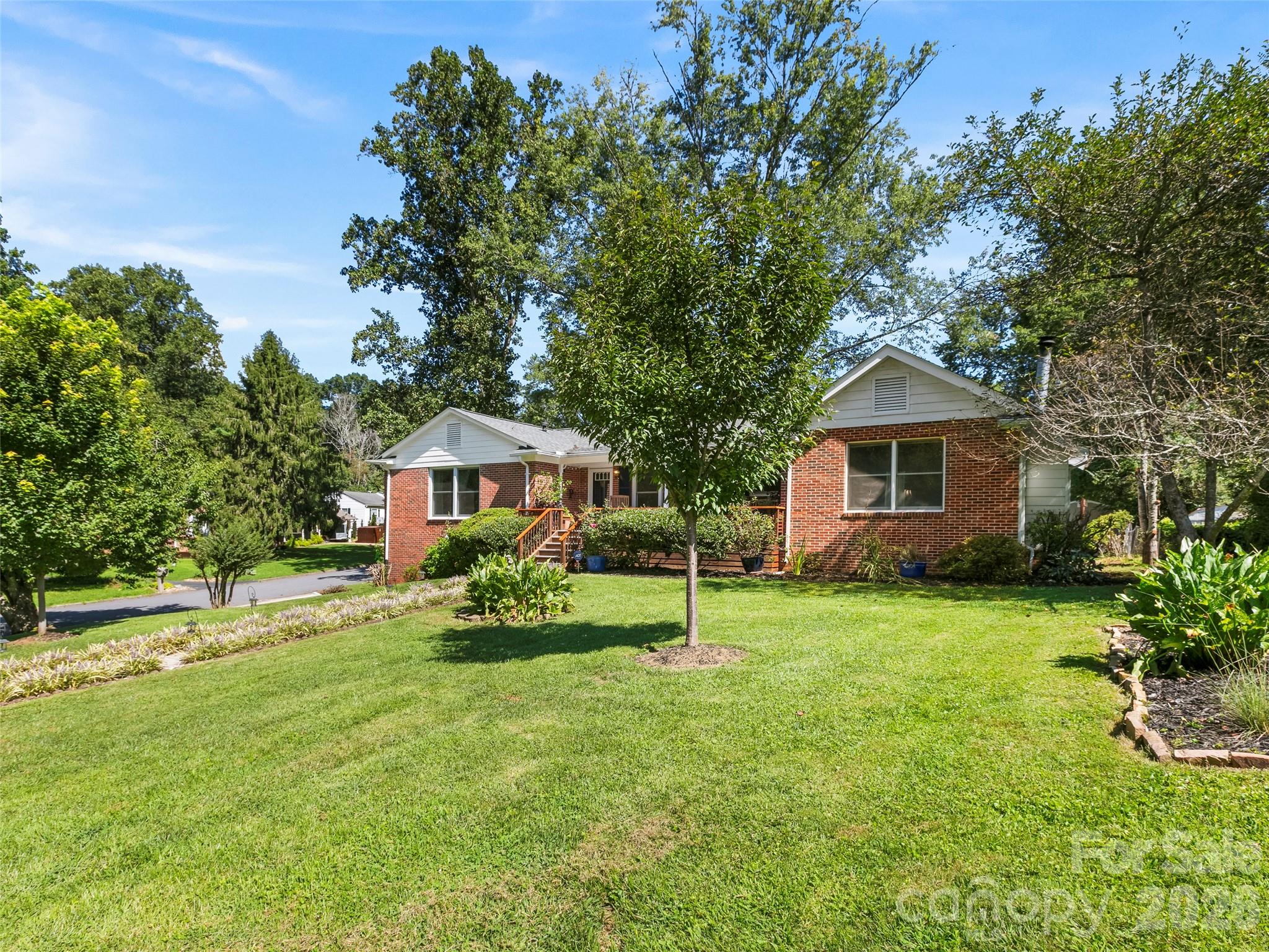 101 Castlerock Drive Property Photo 36
