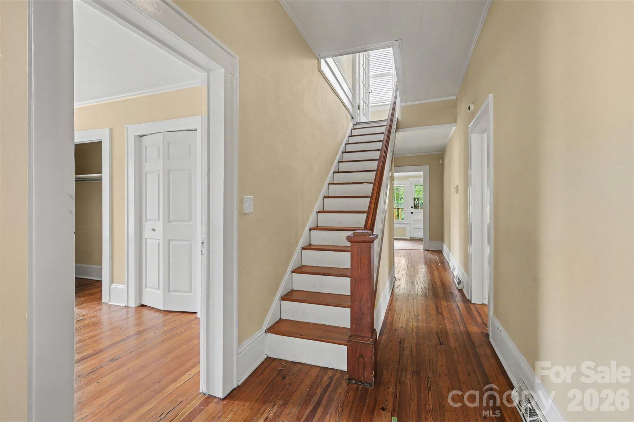 126 E Division Avenue Property Photo 2