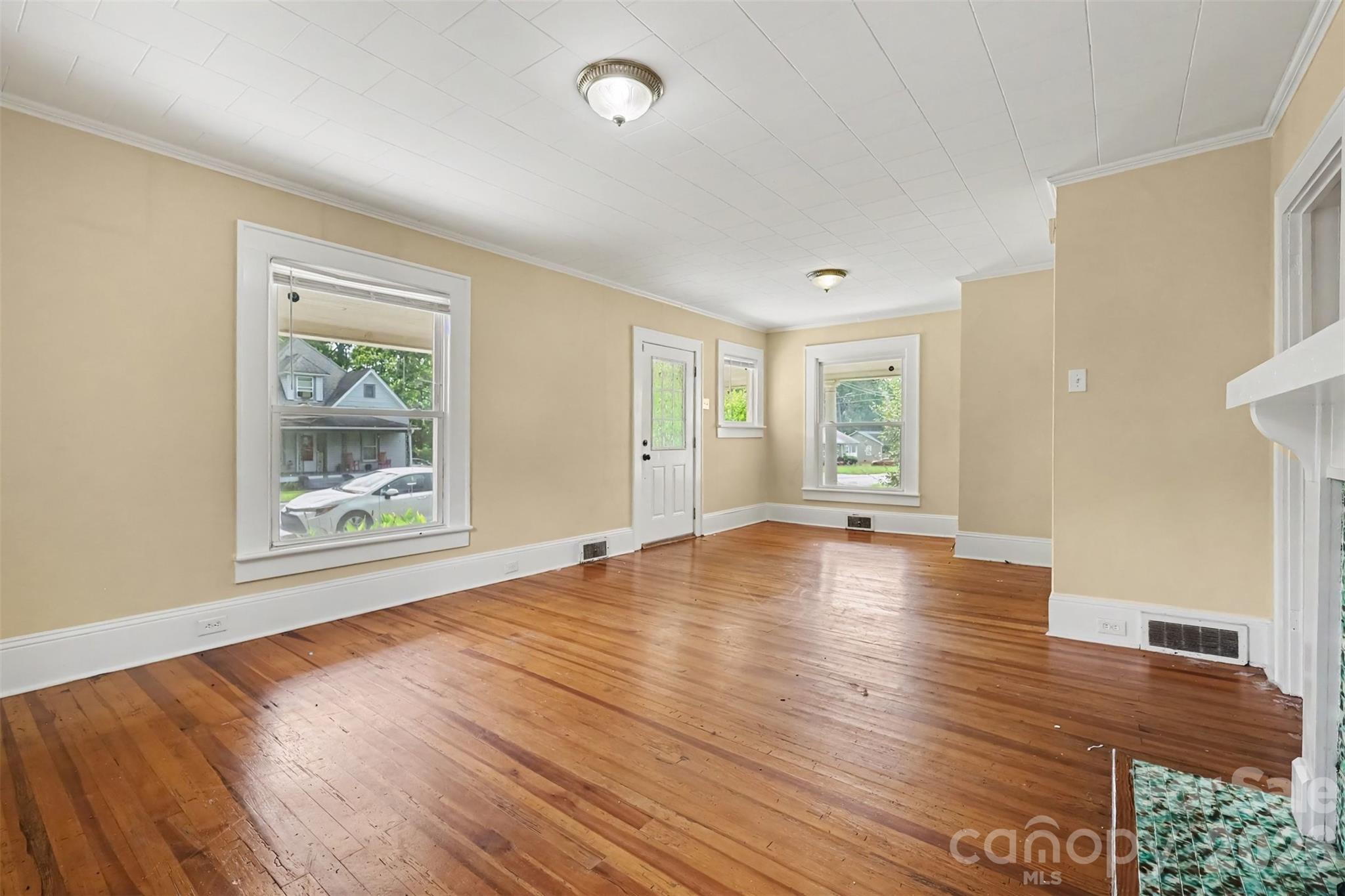 126 E Division Avenue Property Photo 3