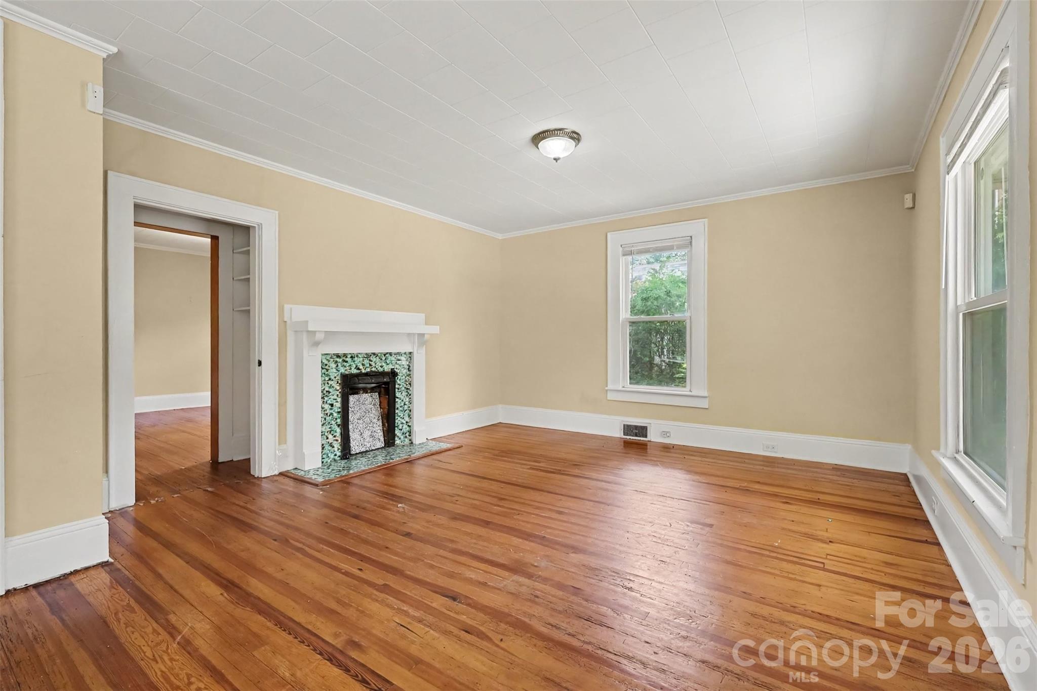 126 E Division Avenue Property Photo 4