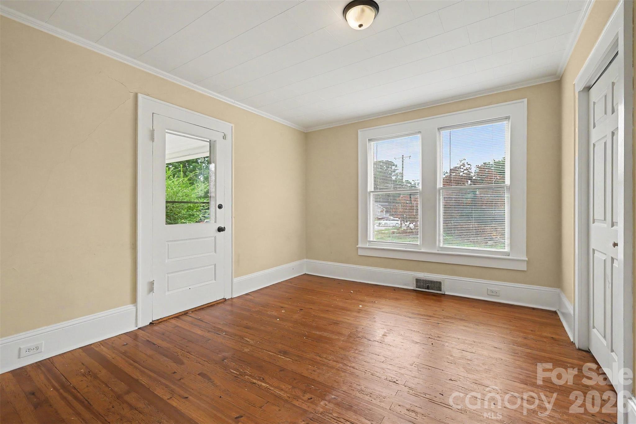 126 E Division Avenue Property Photo 5