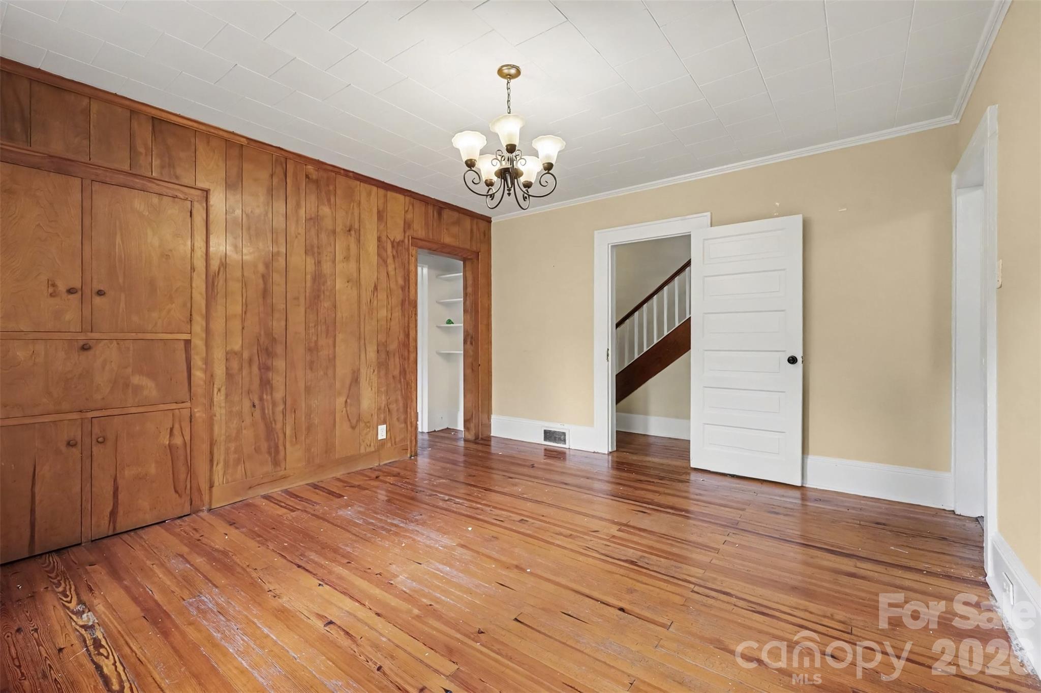 126 E Division Avenue Property Photo 6