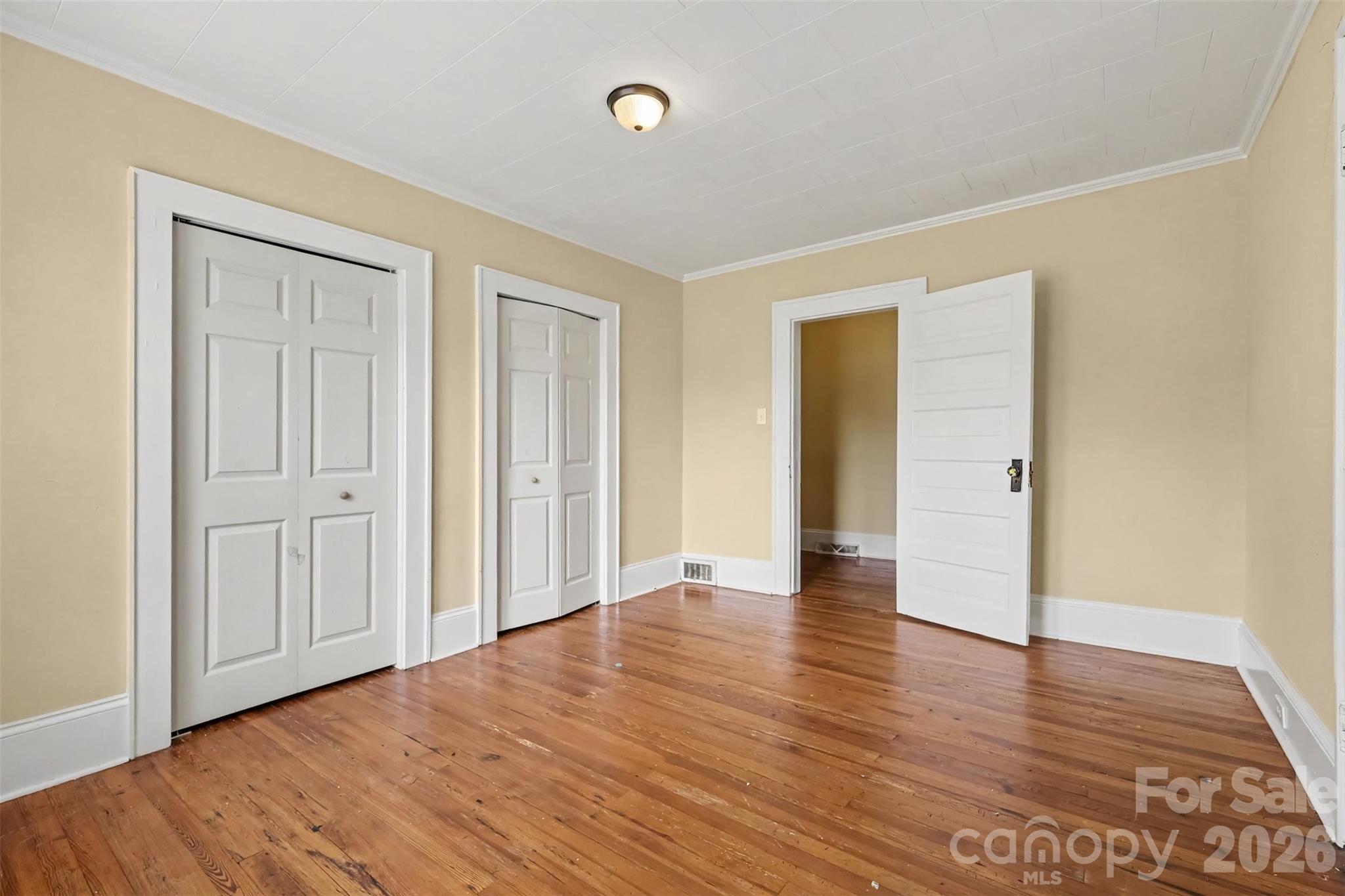 126 E Division Avenue Property Photo 7