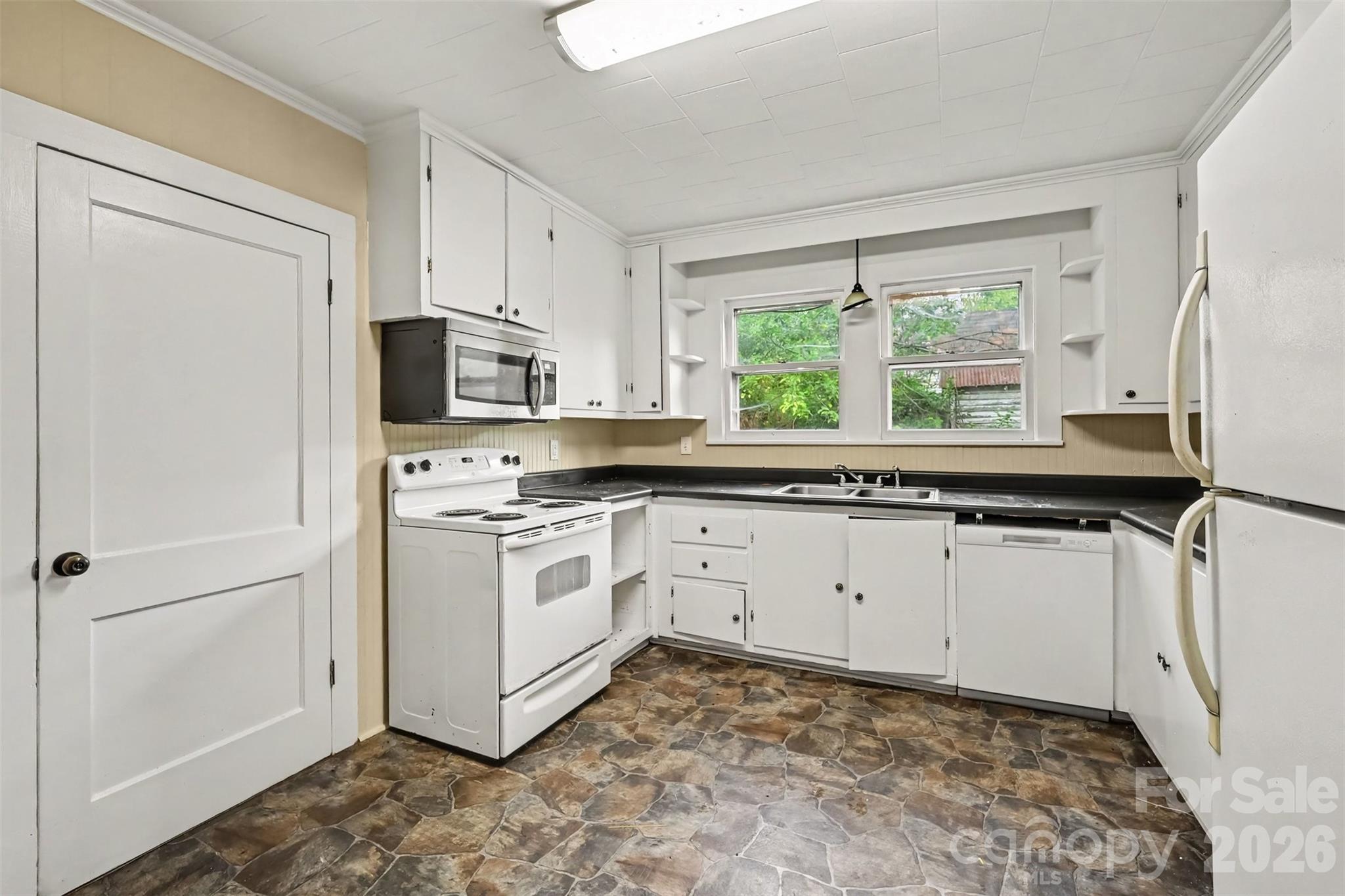 126 E Division Avenue Property Photo 10