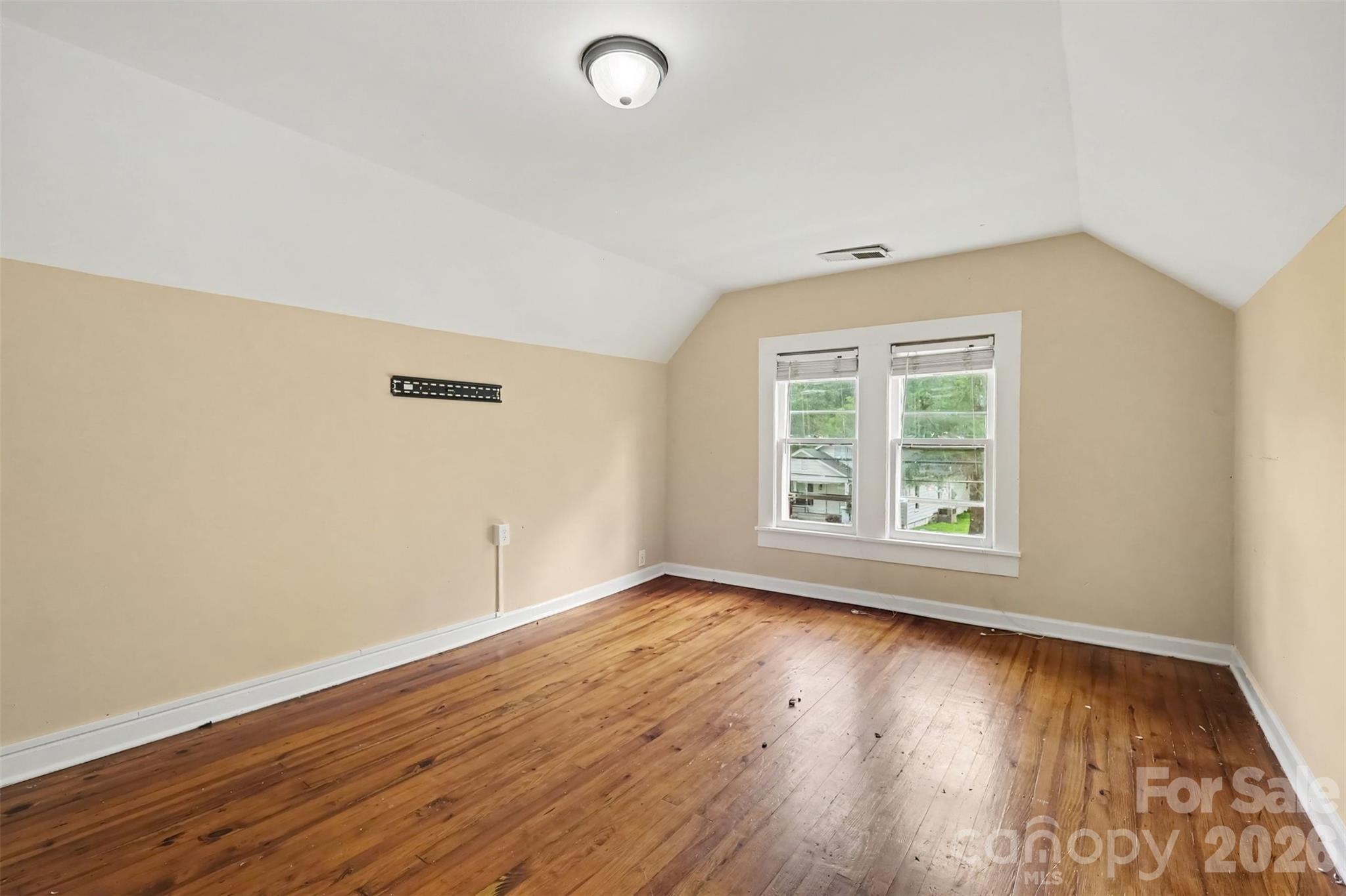 126 E Division Avenue Property Photo 14