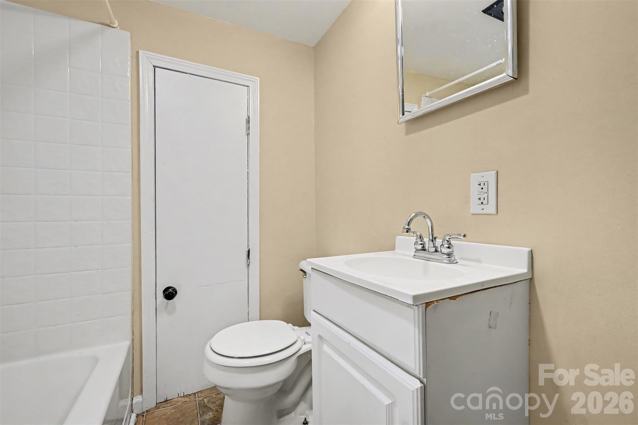 126 E Division Avenue Property Photo 15