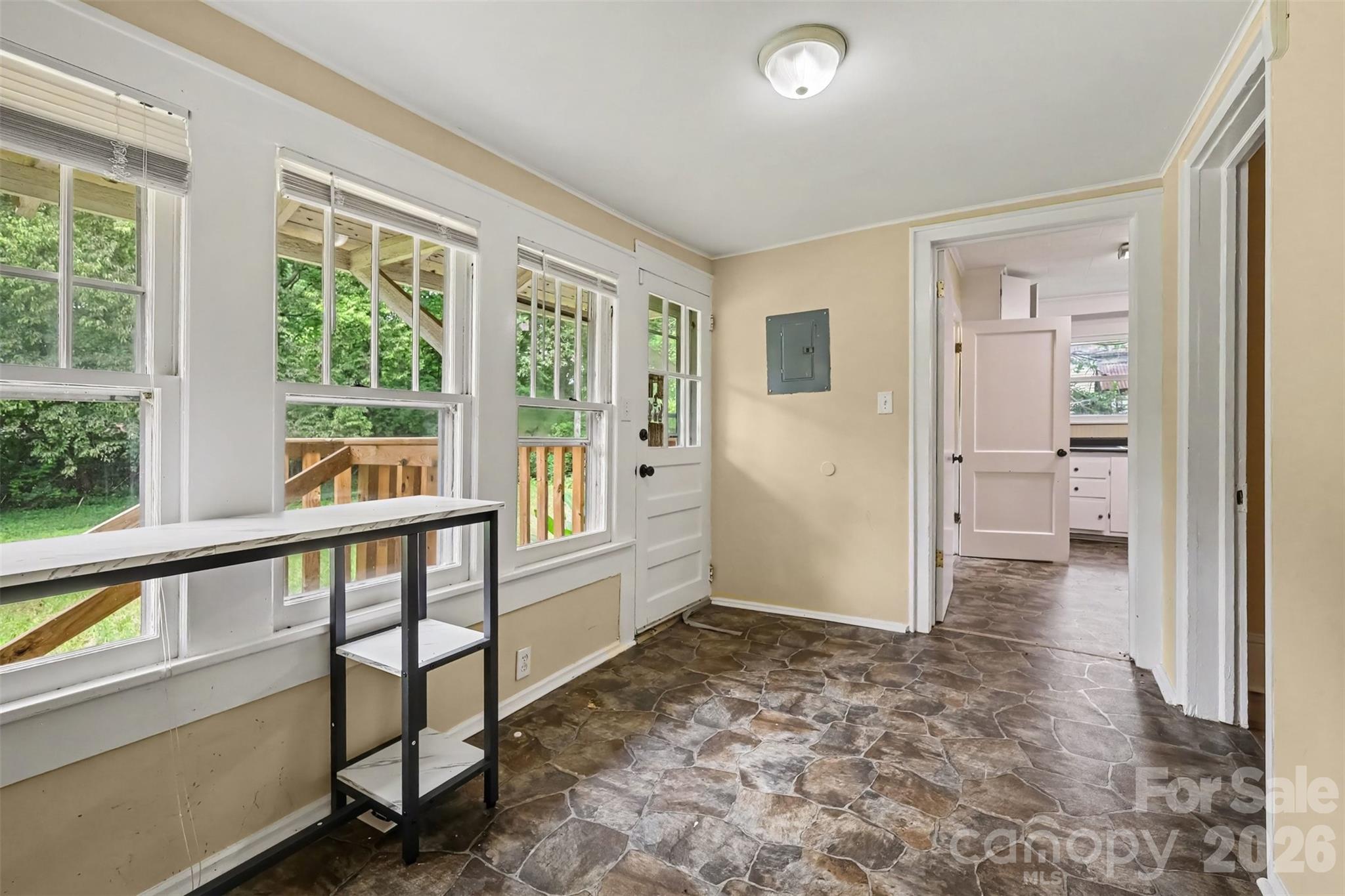 126 E Division Avenue Property Photo 16